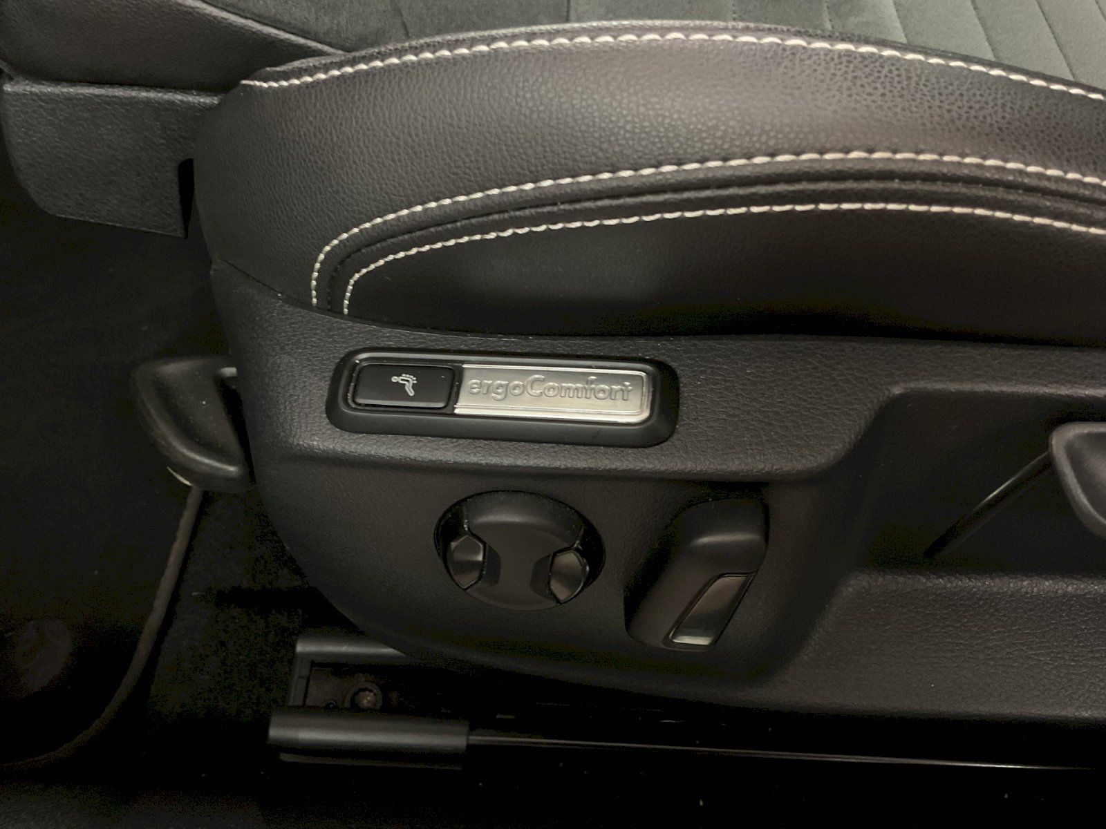 Volkswagen Passat, 1.5 TSI EVO BMT DSG Elegance V - fotka 6