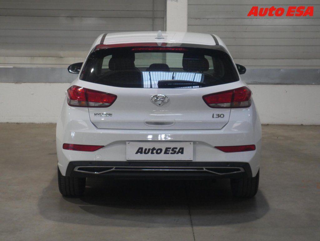 Hyundai i30, 1.0T-GDi,ČR,AC,temp - fotka 5