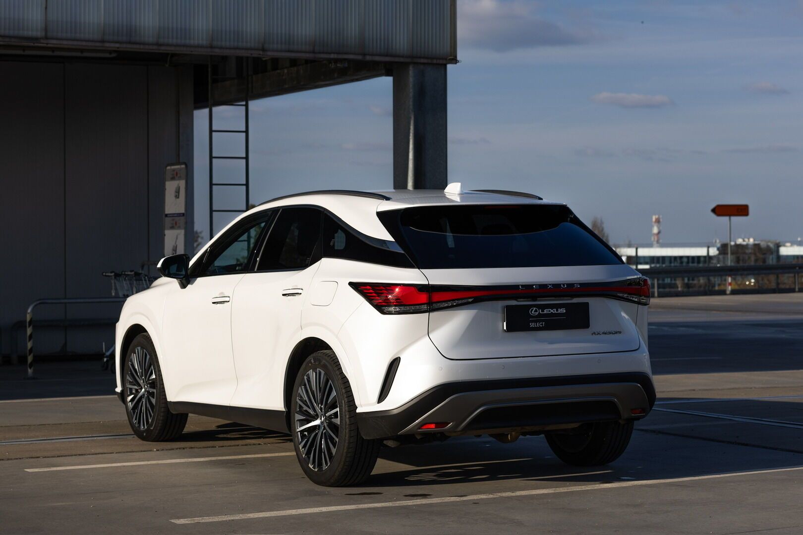 Lexus RX, 450H+ 2,5 PHEV EXECUTIVE PLUS - fotka 2