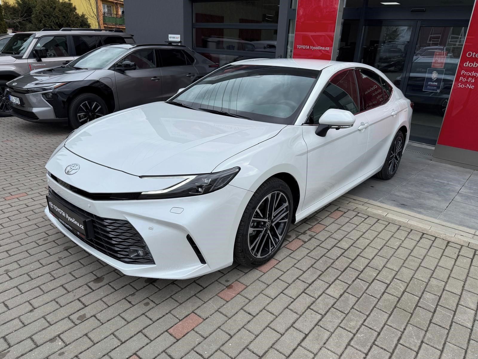 Toyota Camry, 2.5HEV 231PS Executive - fotka 2