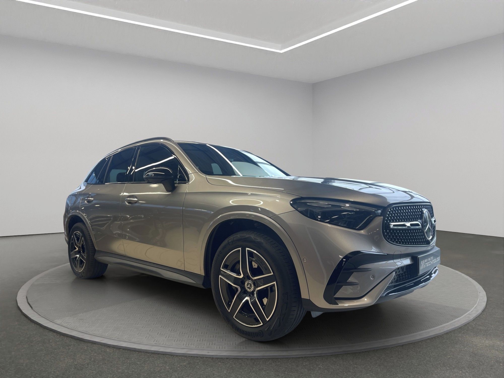 Mercedes-Benz GLC, 300 de 4MATIC - fotka 4
