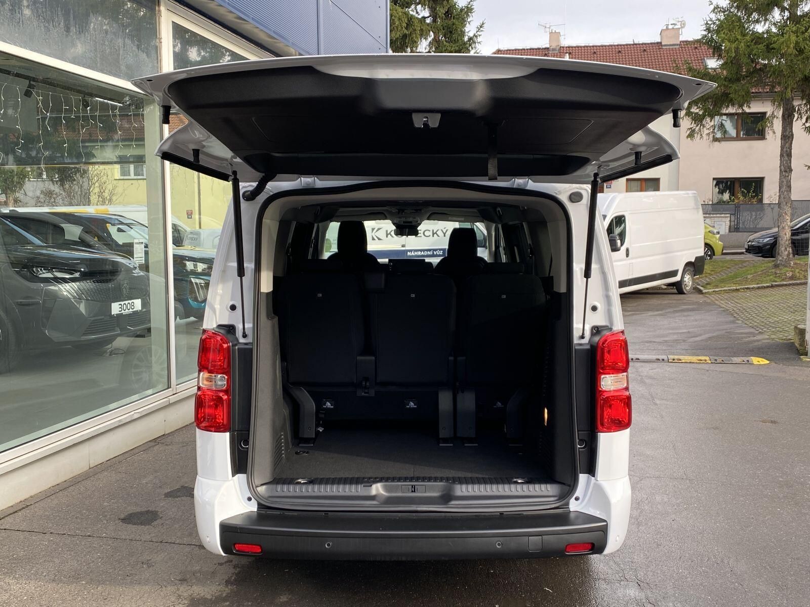 Peugeot Traveller, Active Long 2.2 BHDi 180 EAT8 - fotka 6
