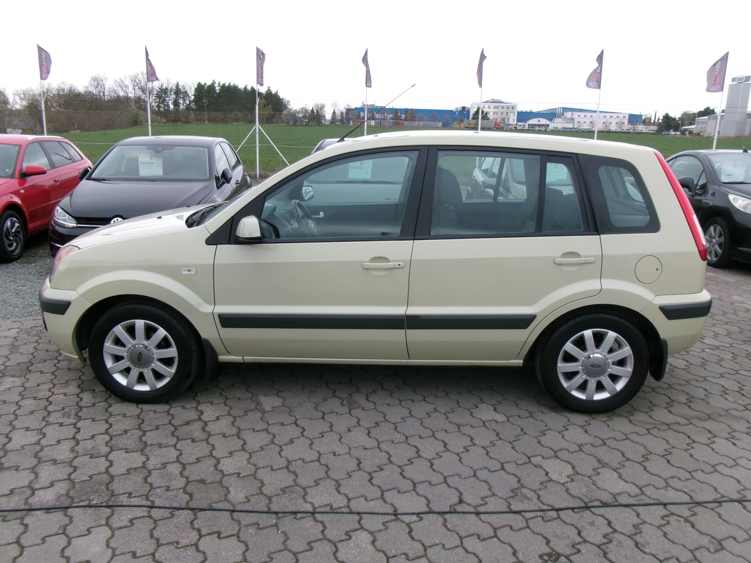 Ford Fusion, 1.4i CZ,serviska,2x kola - fotka 4