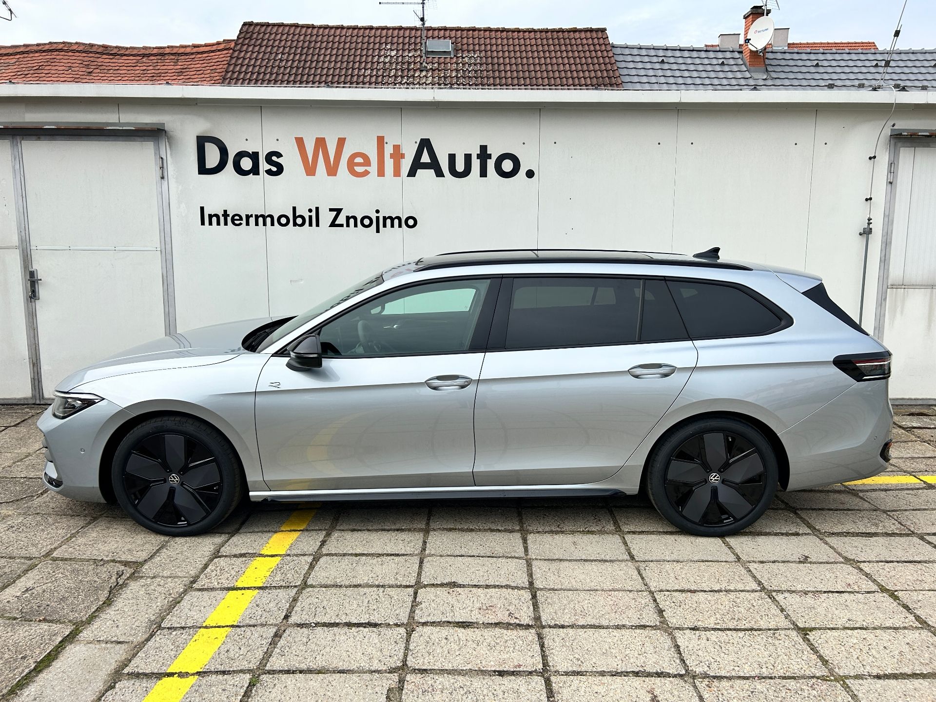 Volkswagen Passat, R-Line 2,0 TDI 110 kW 150PS DS - fotka 3