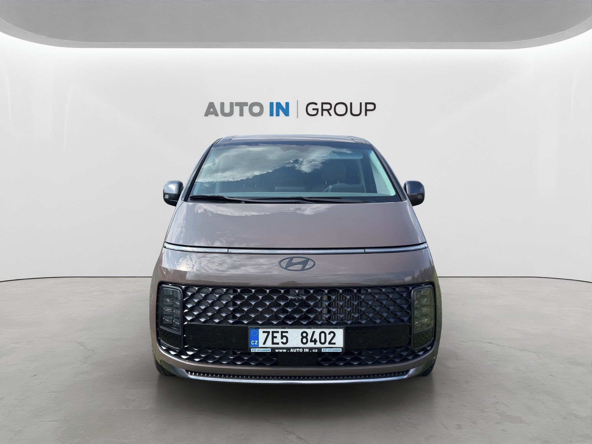 Hyundai Staria, LUXURY 7 míst 1,6 T-GDI HEV - fotka 2