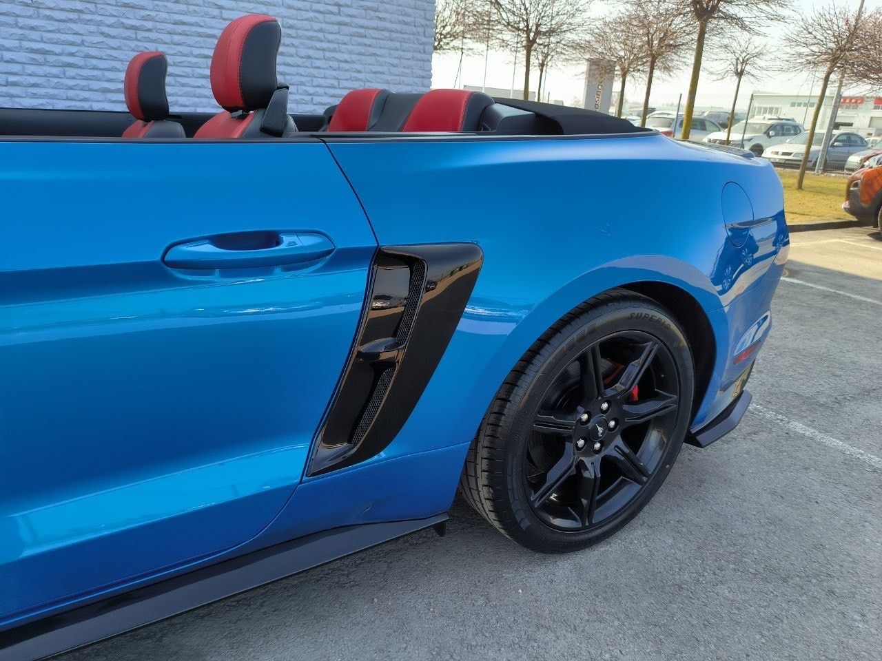 Ford Mustang, 5.0L Premium Plus Convertible - fotka 4