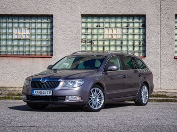Superb Combi