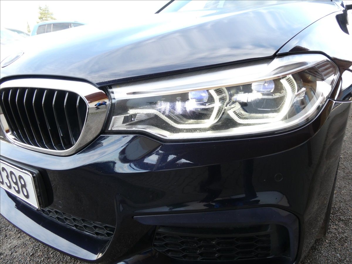 BMW Řada 5, 3,0 540d xDrive 235kW MPaket - fotka 5