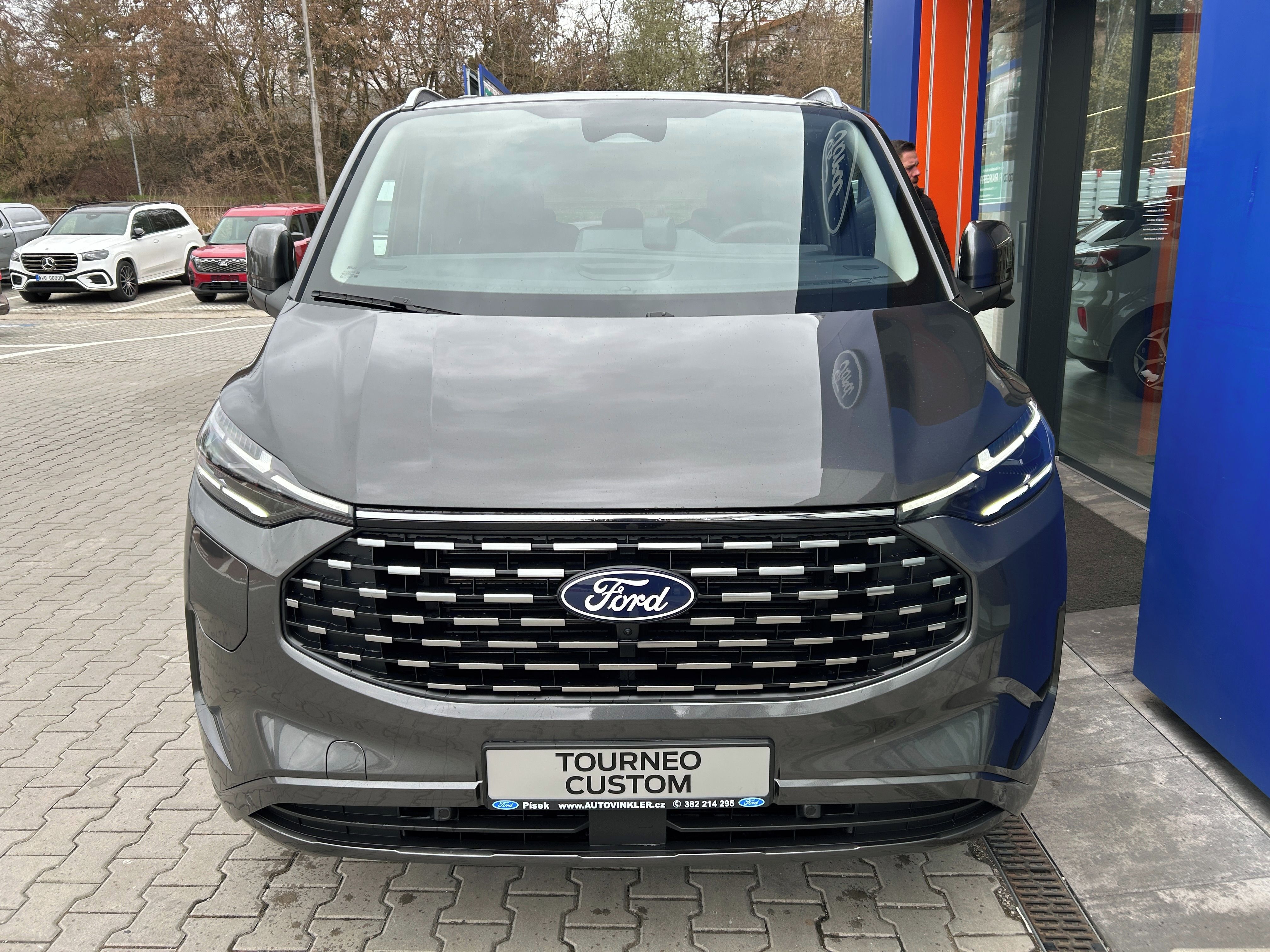 Ford Tourneo Custom, Titanium X L1 2.5 PHEV 171kW - fotka 2