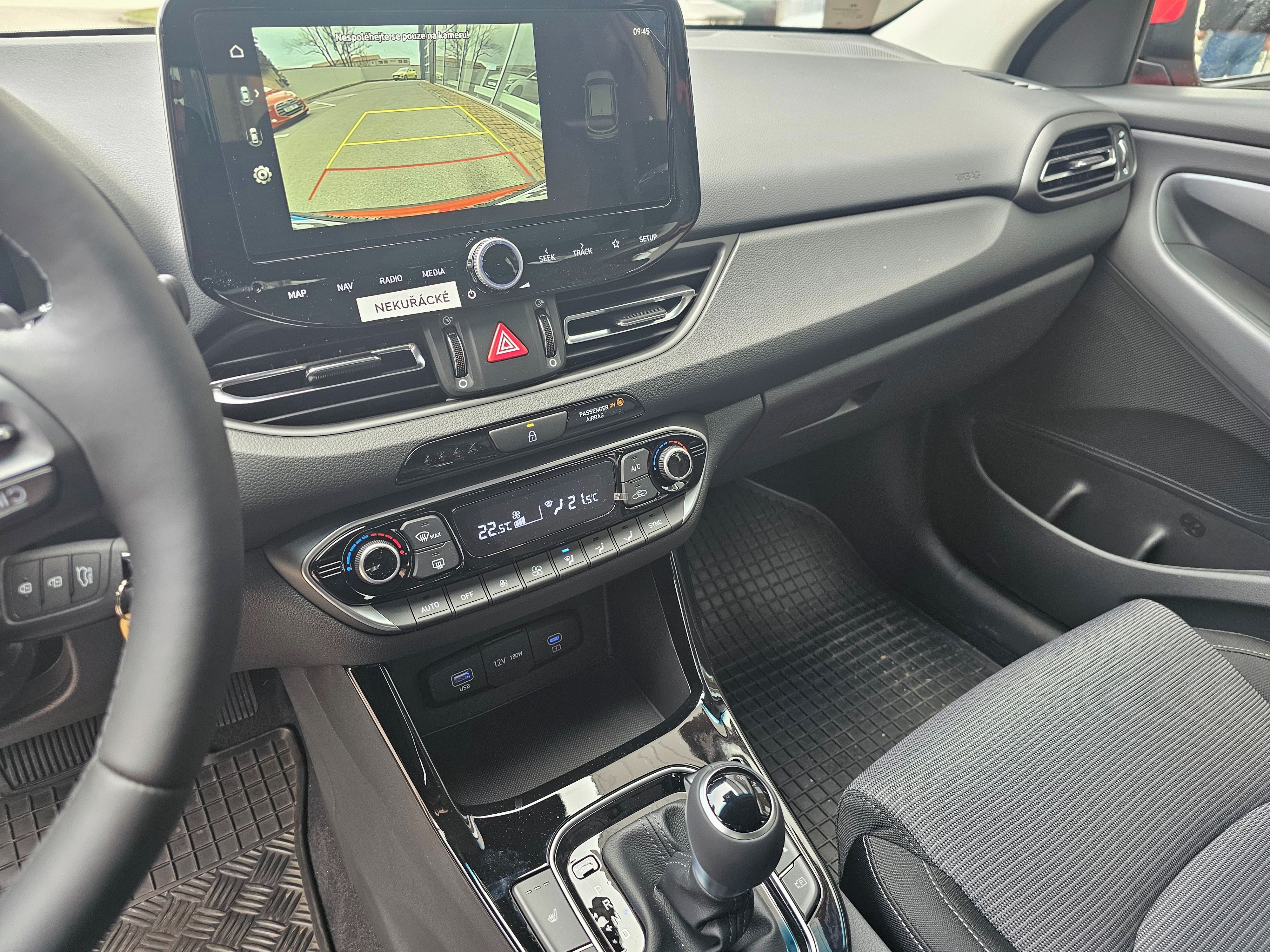 Hyundai i30, WG 1,6 Turbo 7DCT GO Czech! - fotka 4