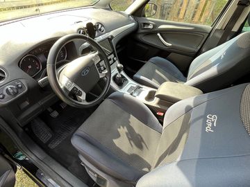 2.5T 162 kW Duratec-ST, 7 míst