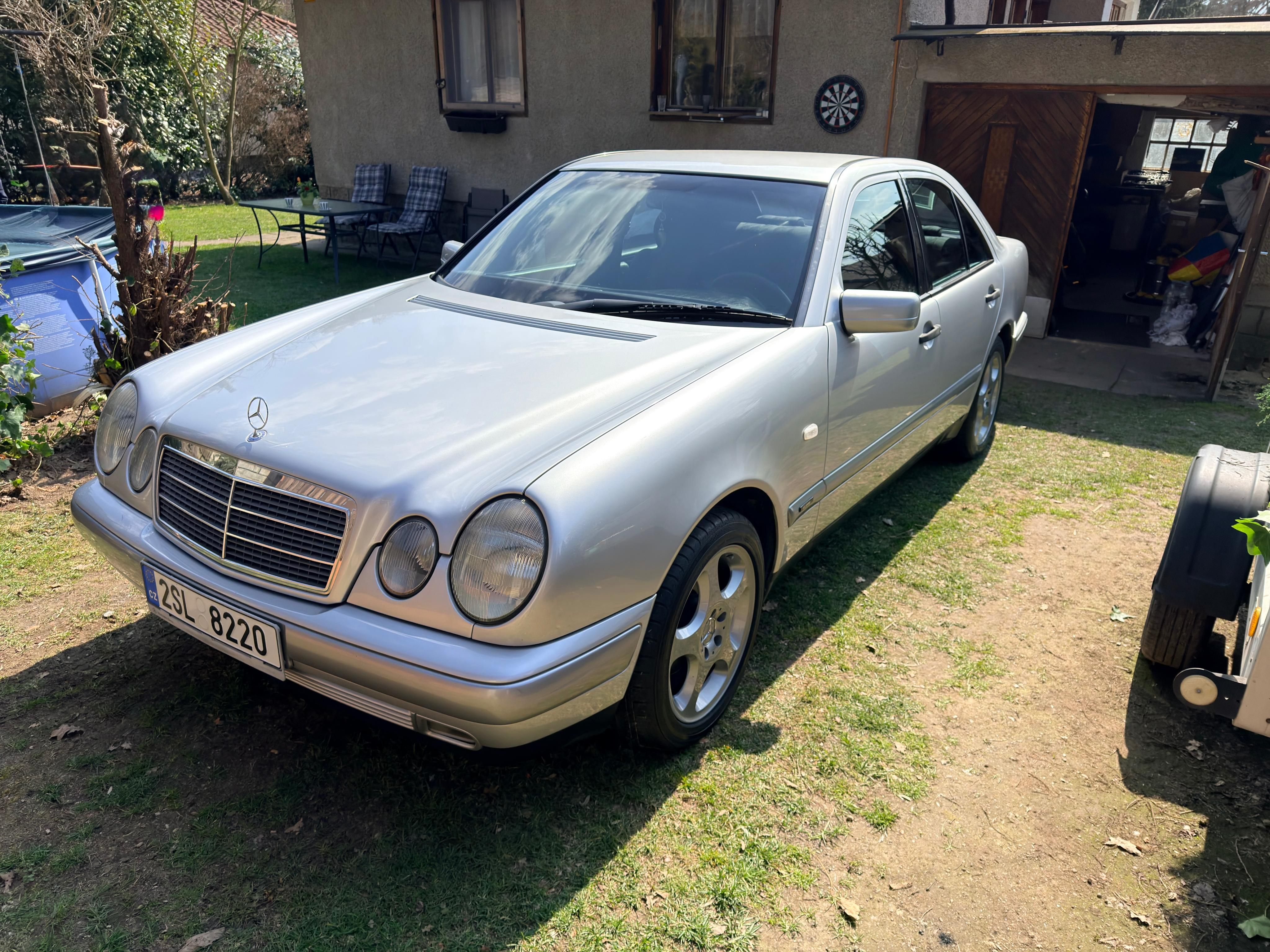 Mercedes-Benz Třídy E, E 220 D
