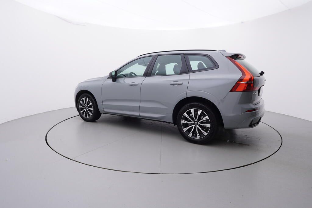 Volvo XC60, Plus Dark 2.0 B4 145 kW - fotka 3