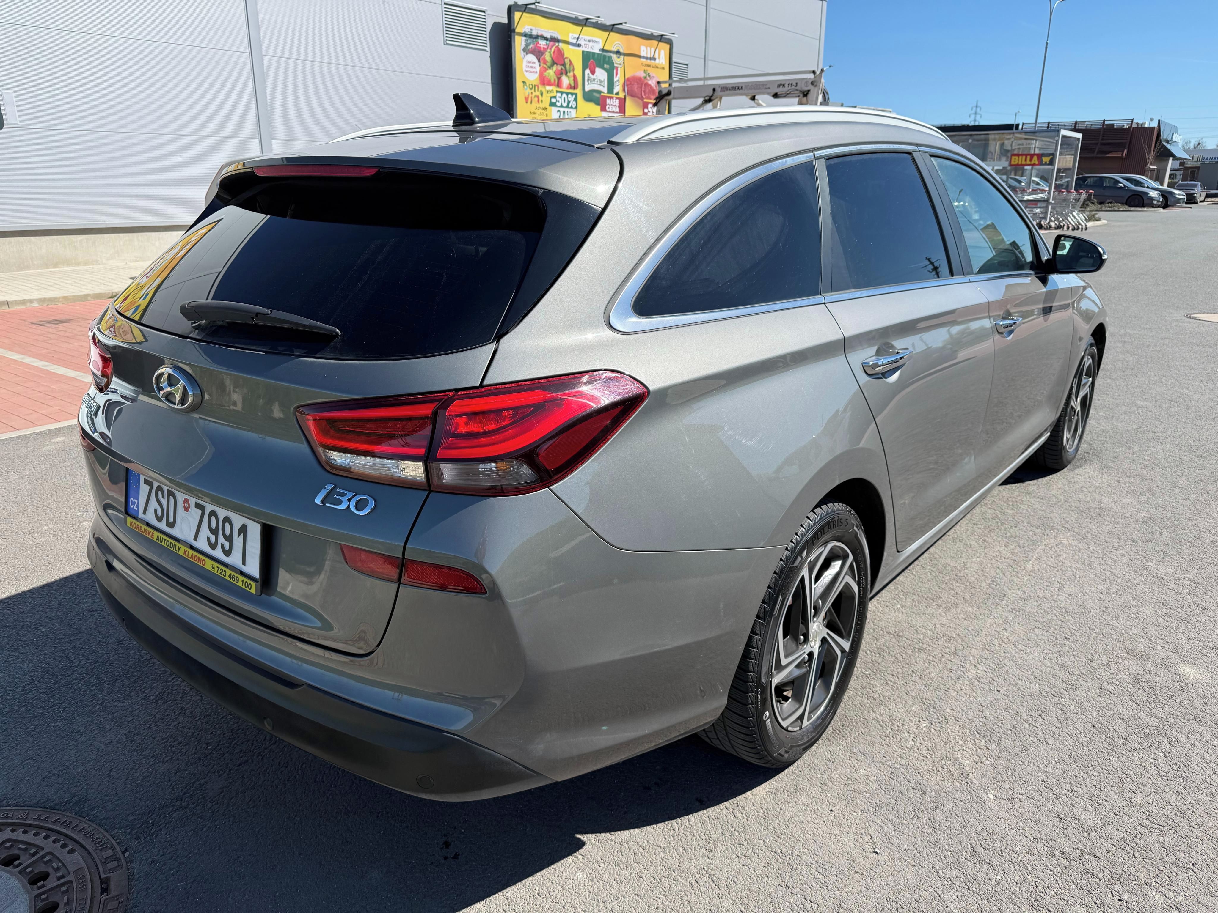 Hyundai i30, 1.4i 103kW maximální výbava - fotka 3