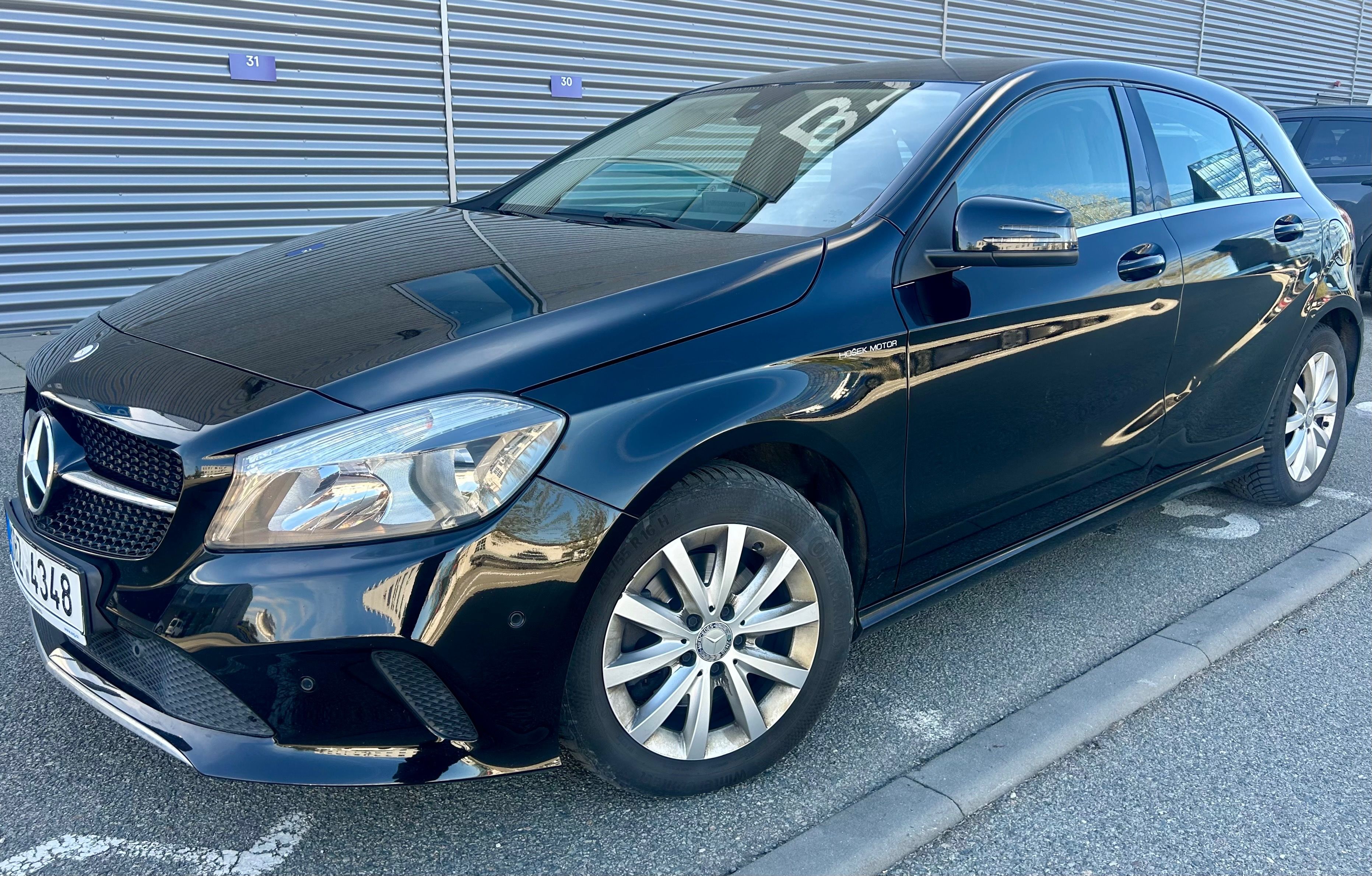 Mercedes-Benz Třídy A, 180i VYHŘEV-PDC-CZ - fotka 2