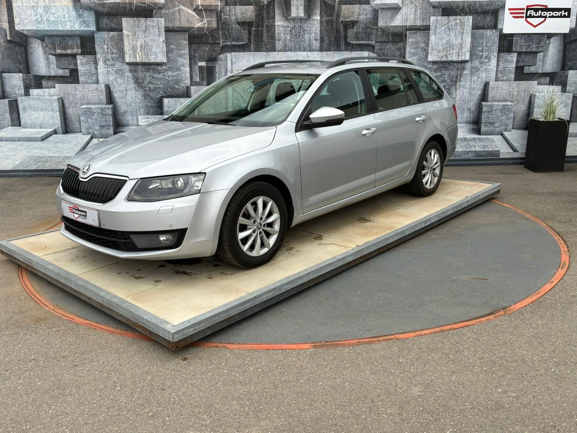 Škoda Octavia, 2.0TDi, 110KW, VYHŘ.SED.,XENON - fotka 3