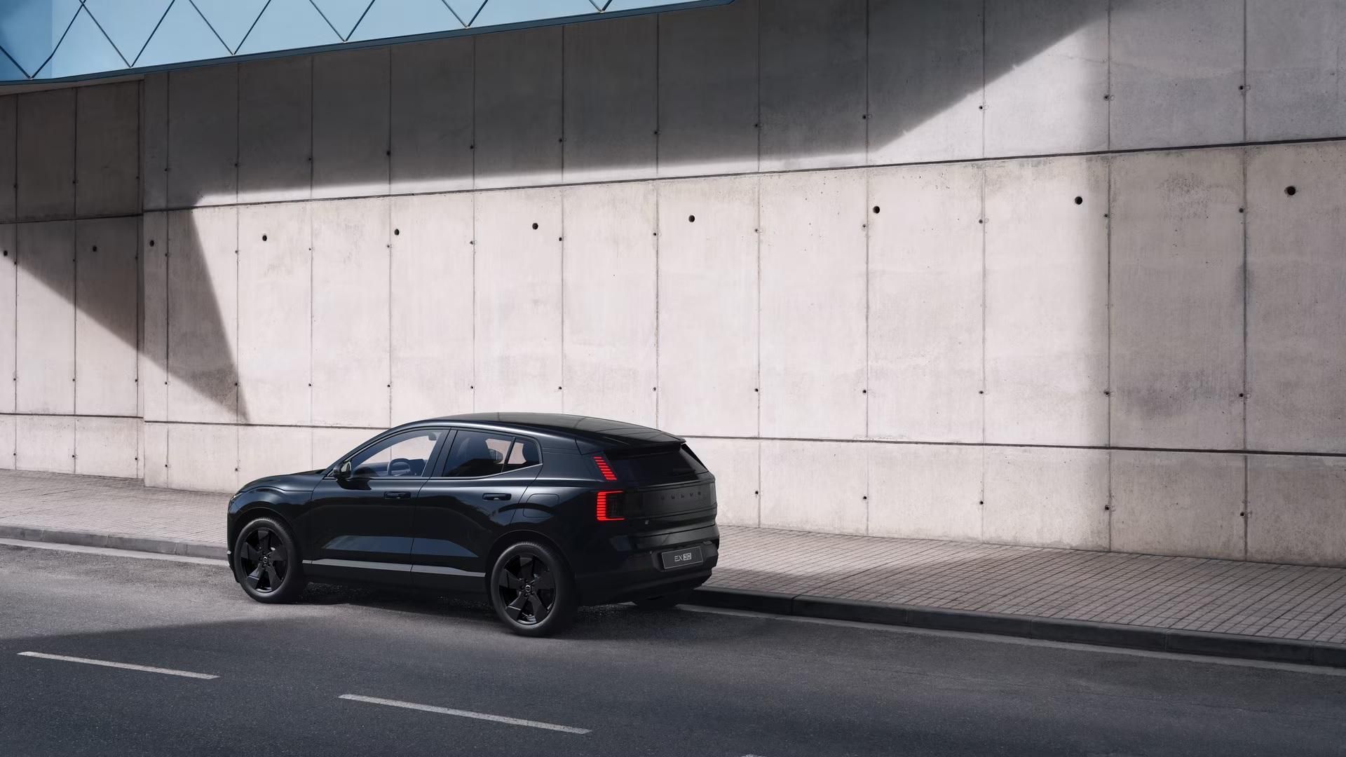 Volvo EX30, BLACK EDITION P5 ELETRIC PLUS - fotka 2