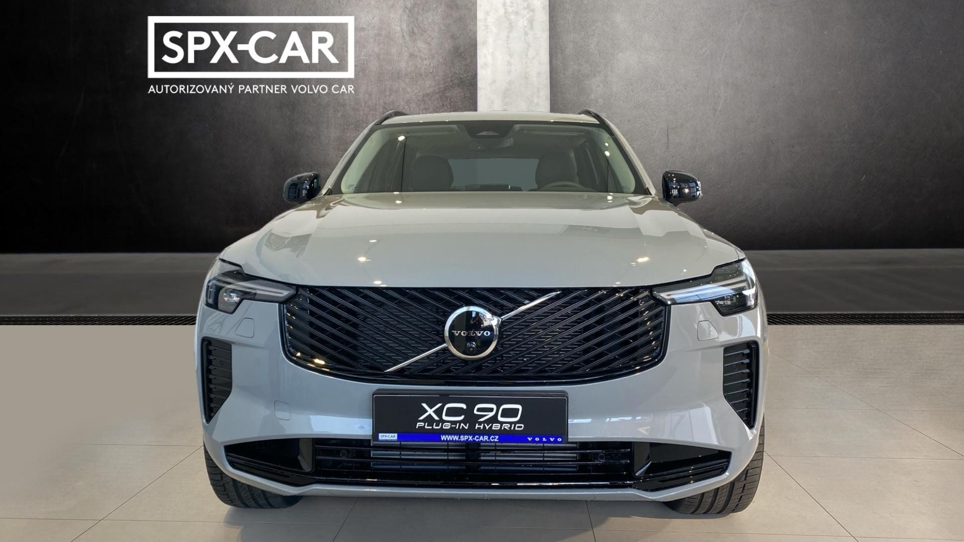 Volvo XC90, PLUS DARK, T8 AWD, 228+107 kW - fotka 2