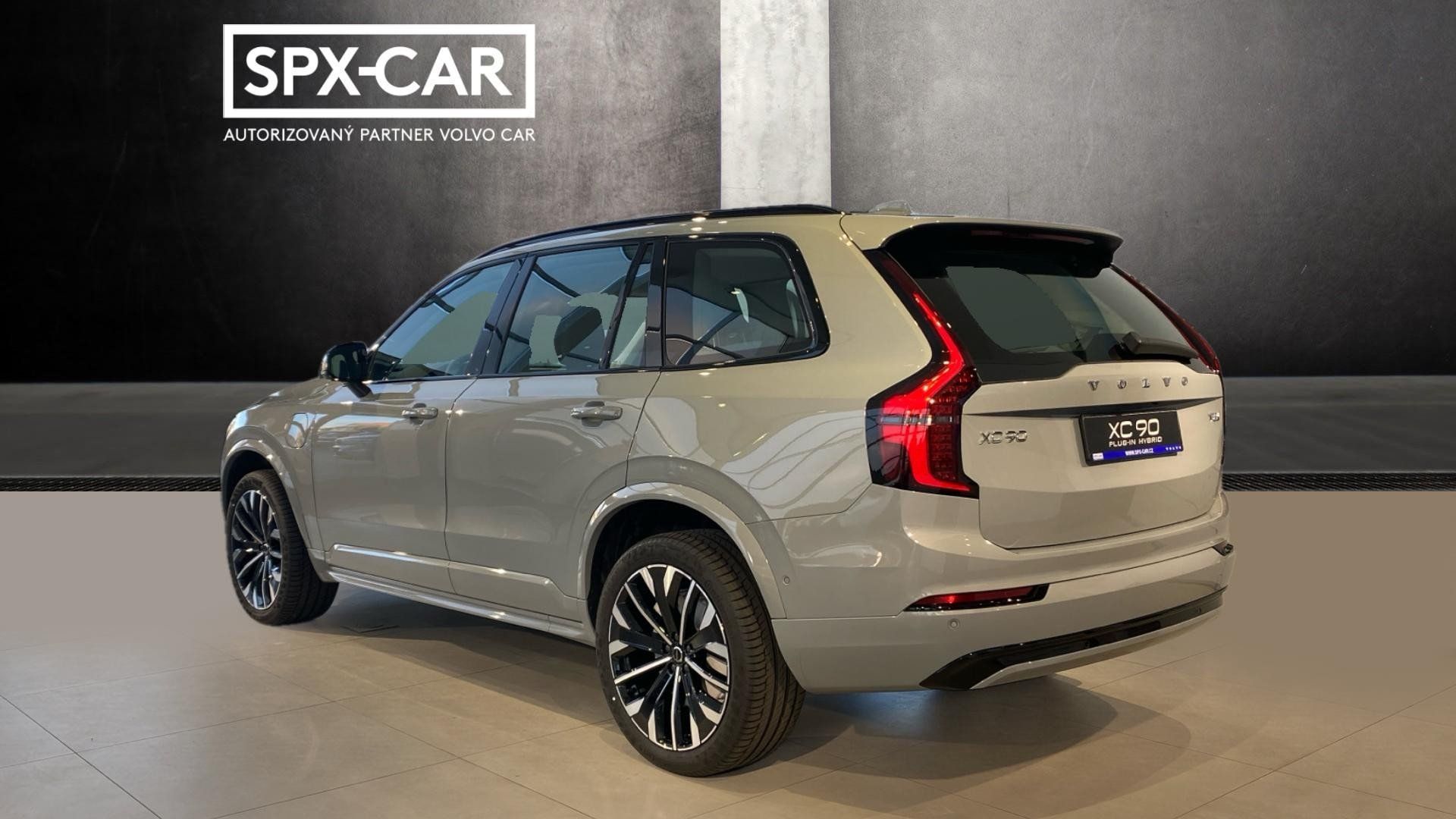Volvo XC90, PLUS DARK, T8 AWD, 228+107 kW - fotka 4