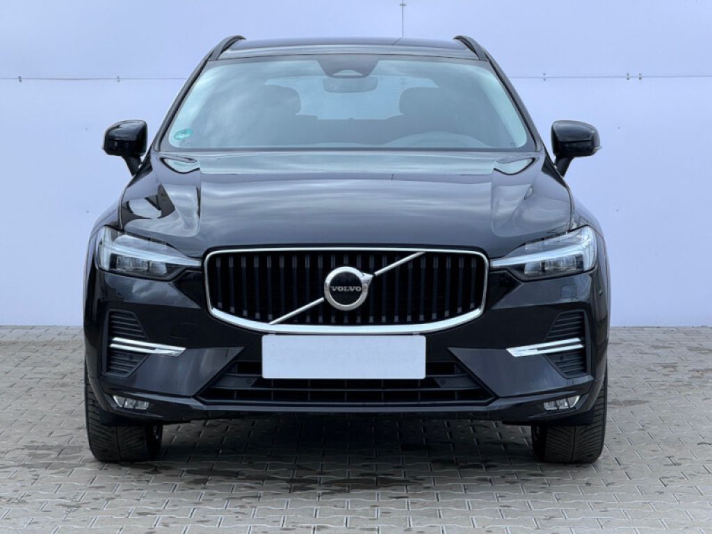 Volvo XC60, Momentum Pro B4 AWD 145kW - fotka 2