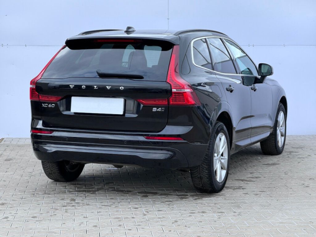 Volvo XC60, Momentum Pro B4 AWD 145kW - fotka 5