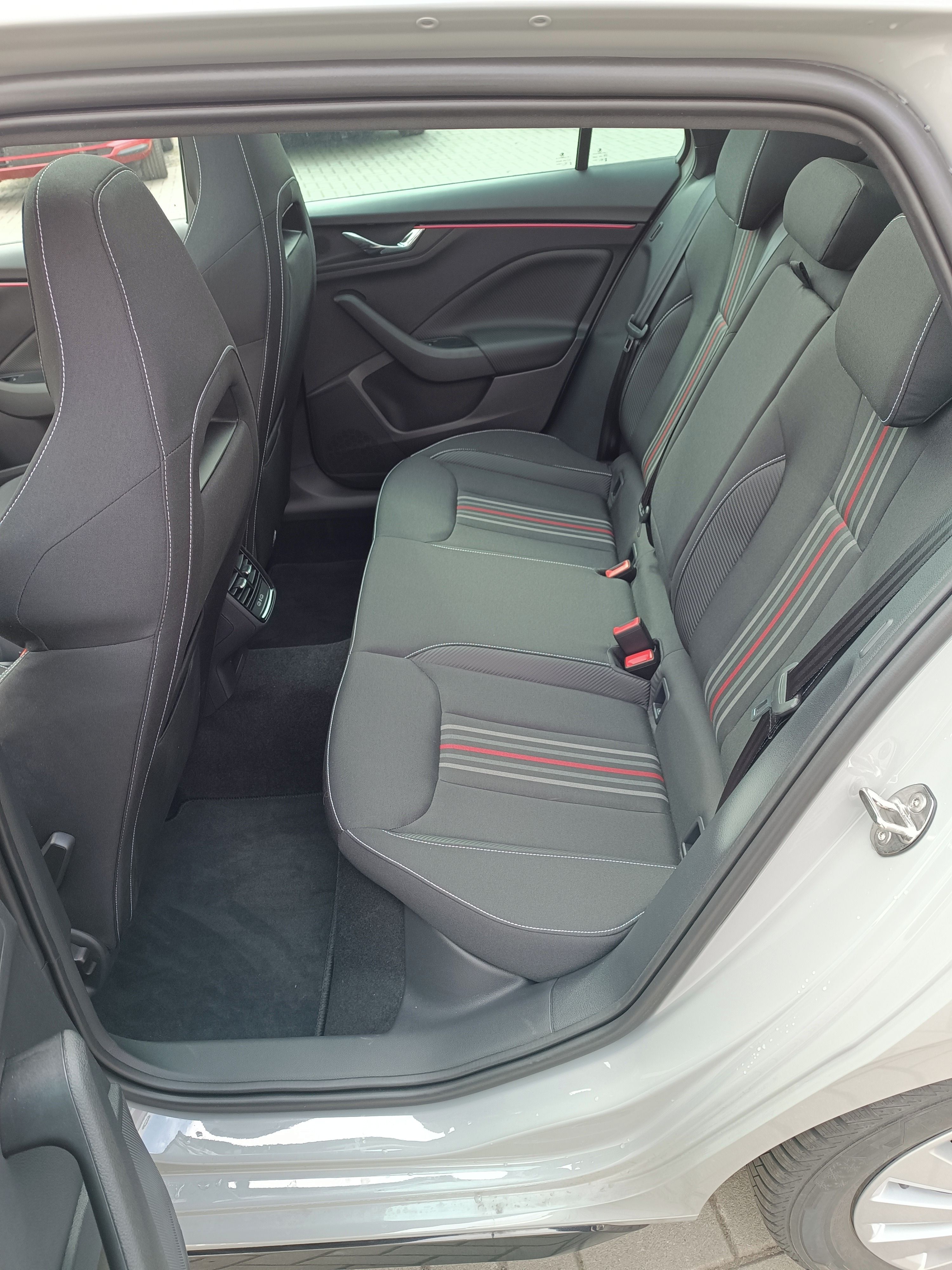 Škoda Scala, MontCarlo 1,5TSI 110kW 6st.man - fotka 6