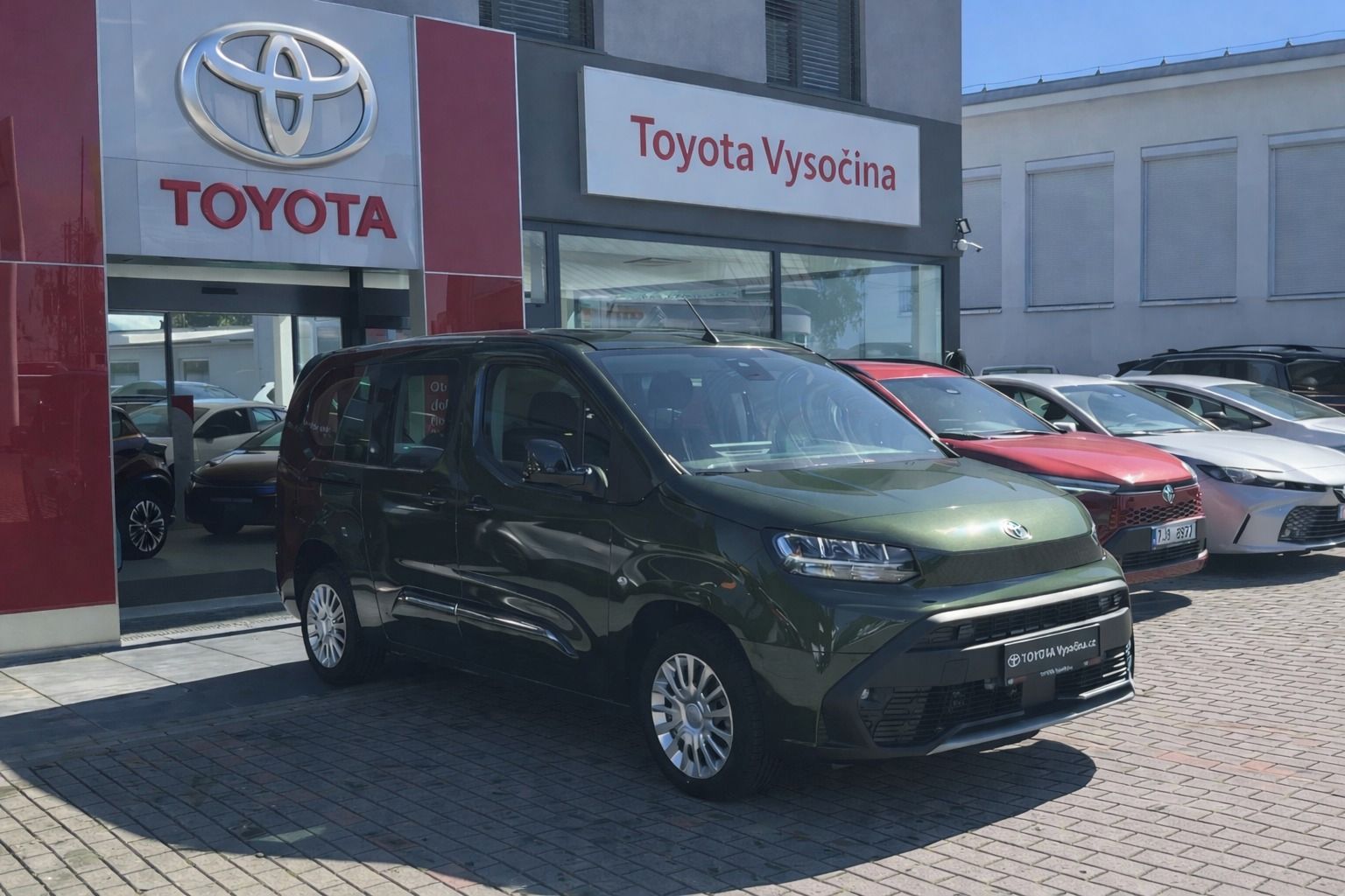 Toyota Proace City Verso, Long 1,2i 110PS Business 7s - fotka 2