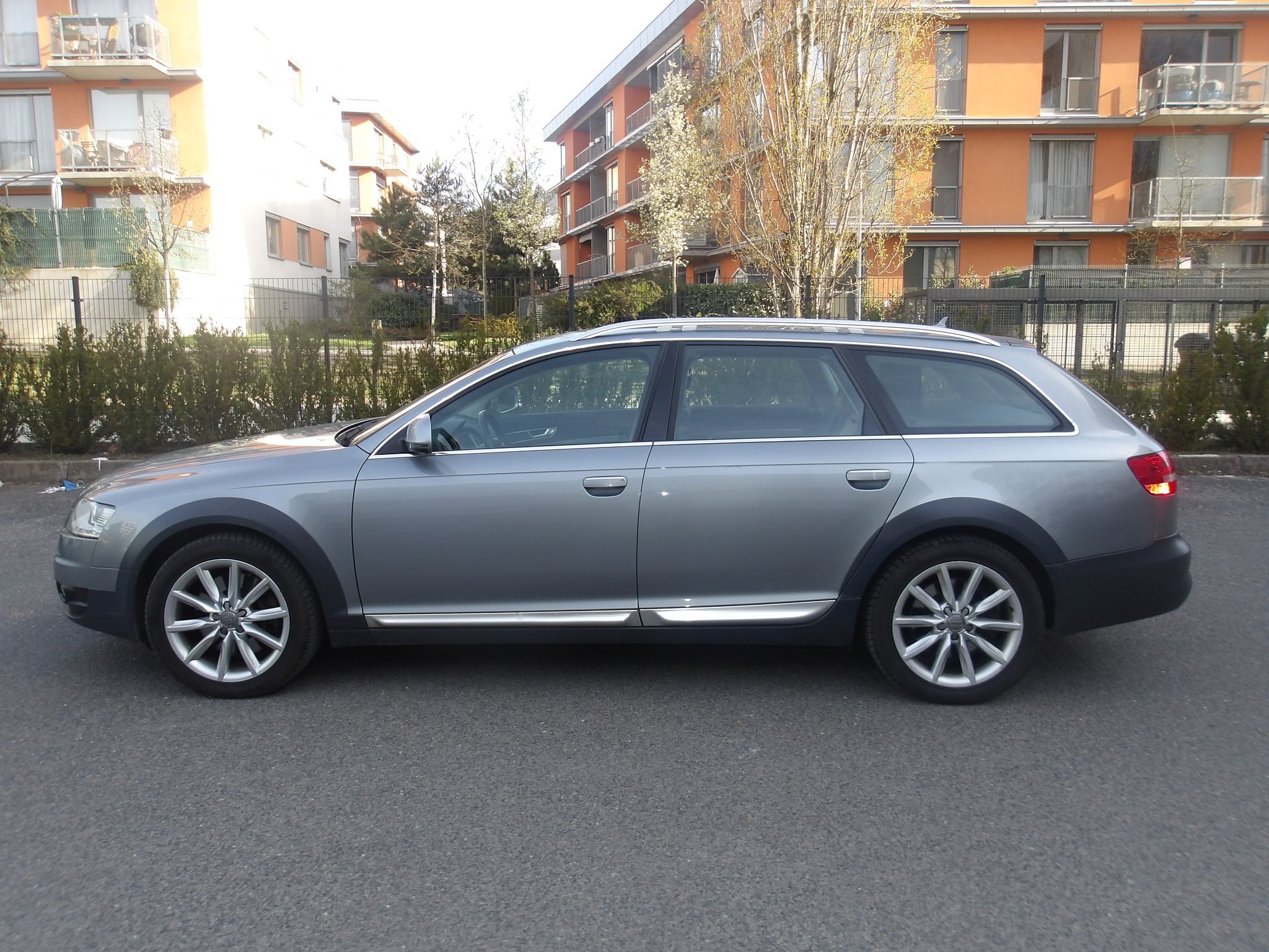 Audi A6 allroad, 3,0TDi 4x4 ČR ! 1.MAJITEL !!! - fotka 3