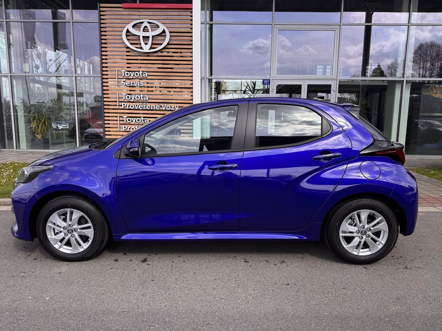 Toyota Yaris, 1.5 Comfort - fotka 5