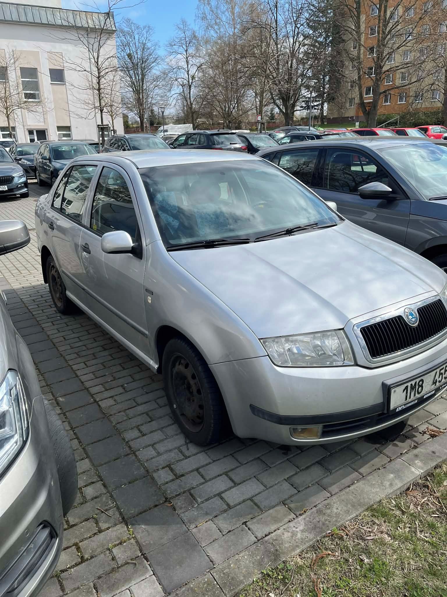Škoda Fabia, Škoda Fabia Sedan 1.4 benzin - fotka 2