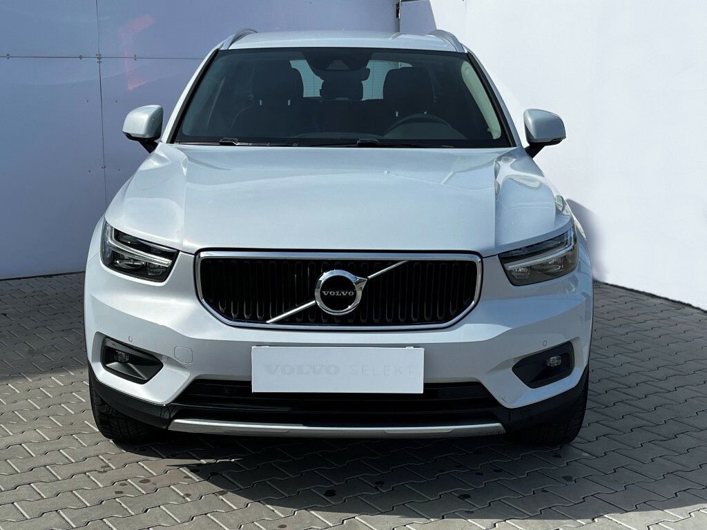 Volvo XC40, Momentum Pro T3 FWD 120kW - fotka 2