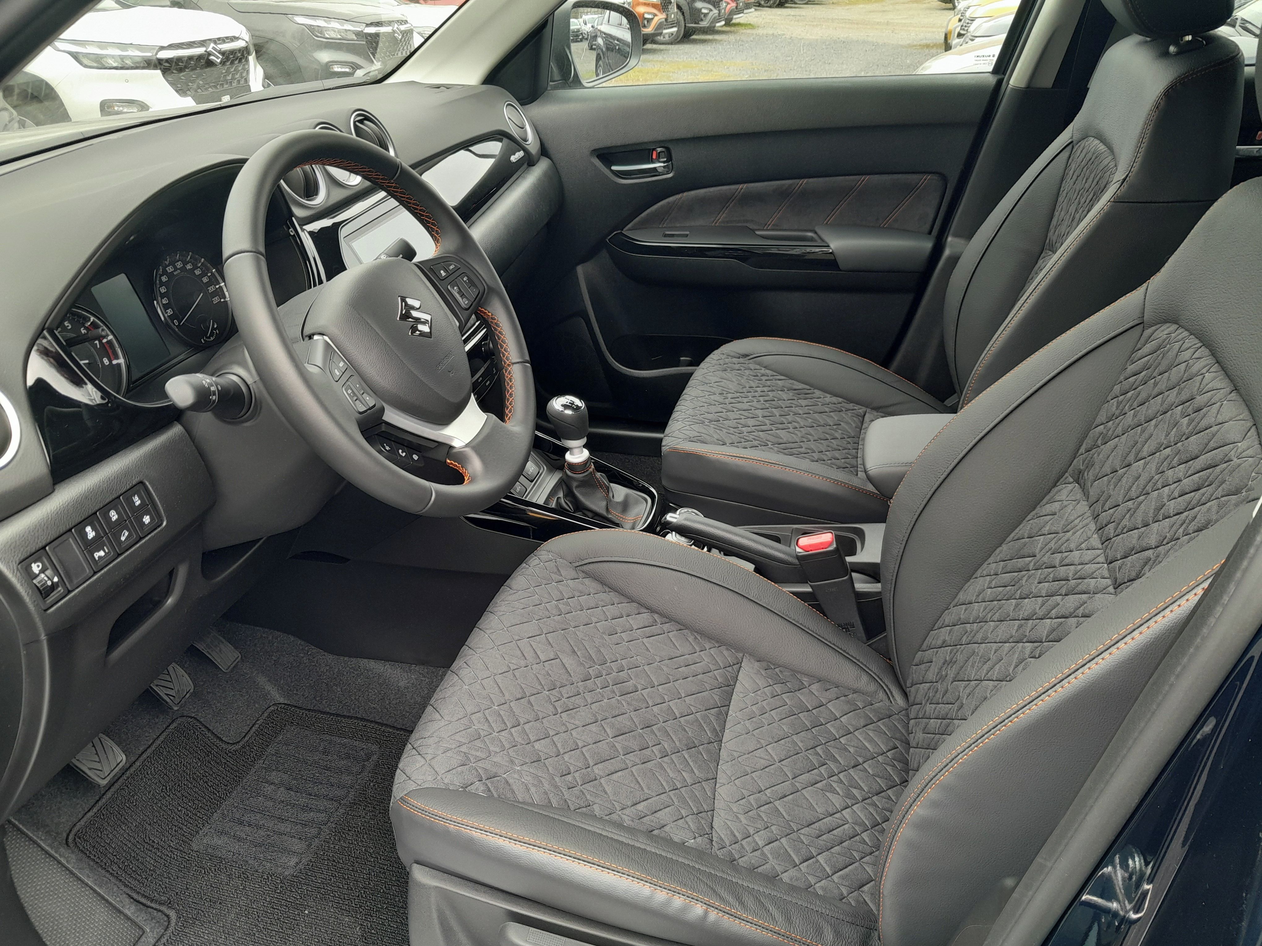Suzuki Vitara, 1,4 BLACK EDITION 4x4 - fotka 3