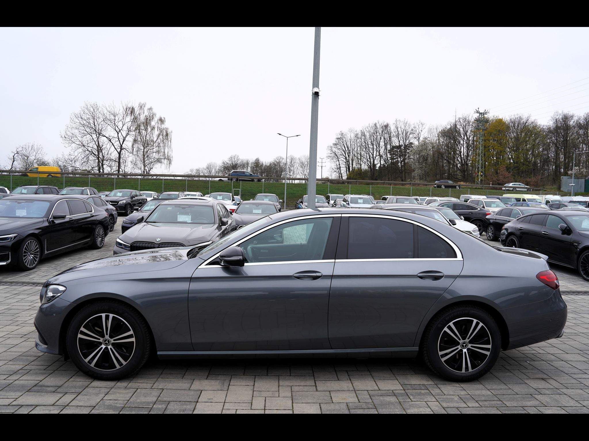 Mercedes-Benz Třídy E, E 220d Avantgarde/kůže/9AT - fotka 3