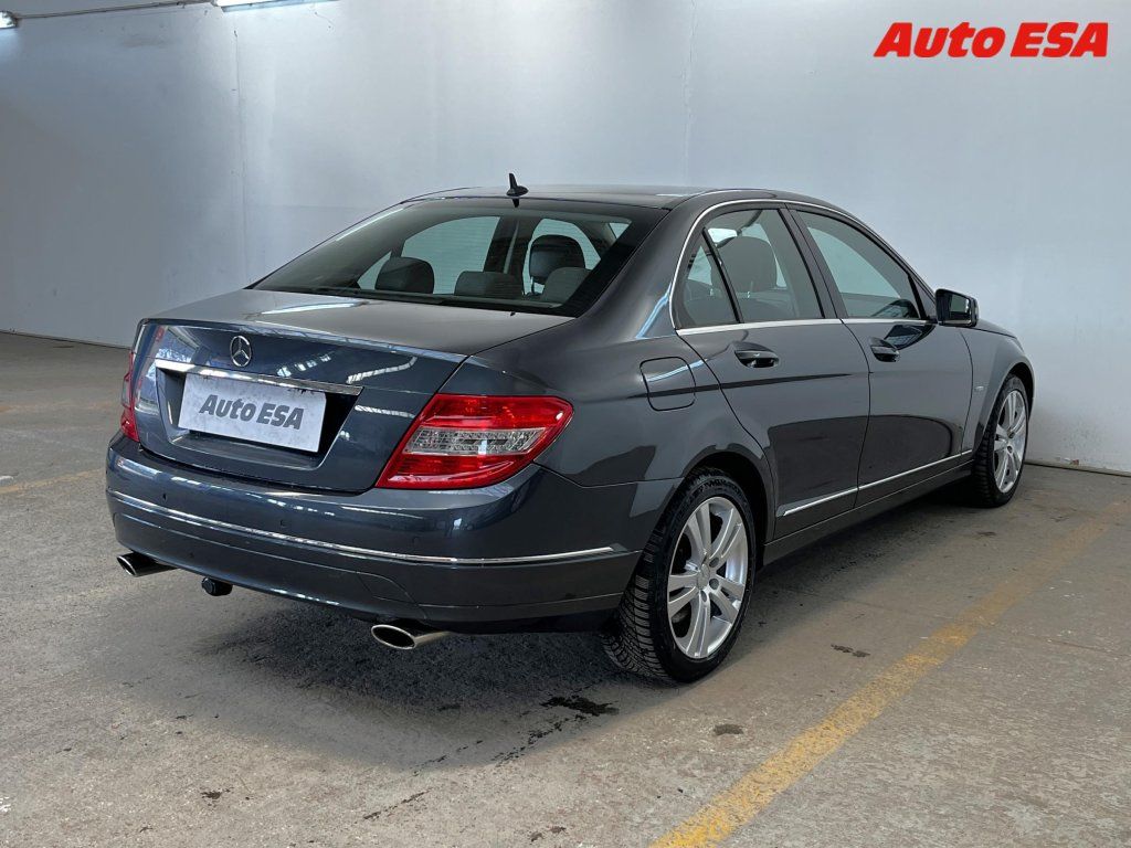 Mercedes-Benz Třídy C, 3.0 CDi C350,AT,TZ - fotka 4