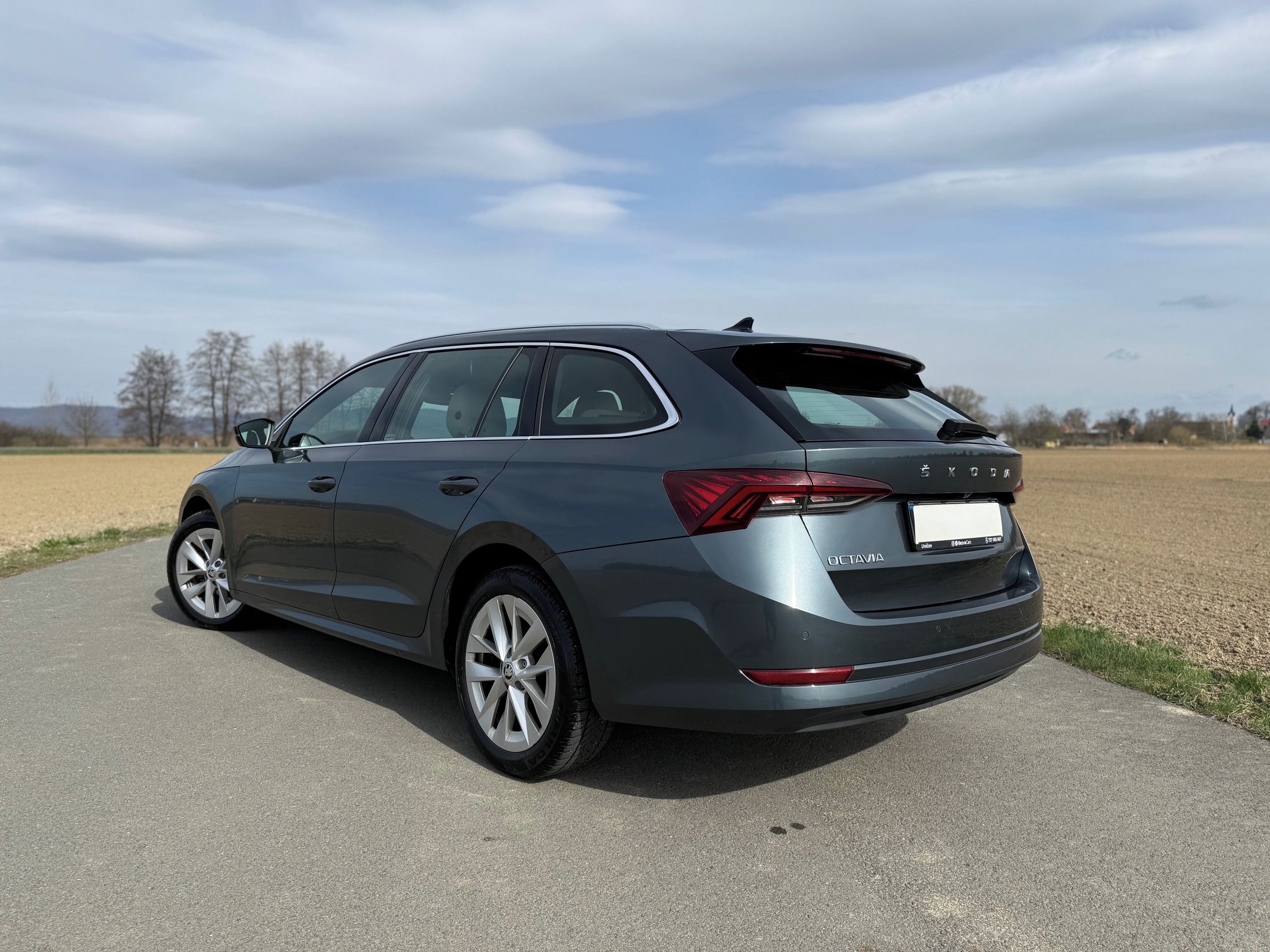 Škoda Octavia, Combi 2.0TDI 110kW DSG STYLE+ - fotka 4