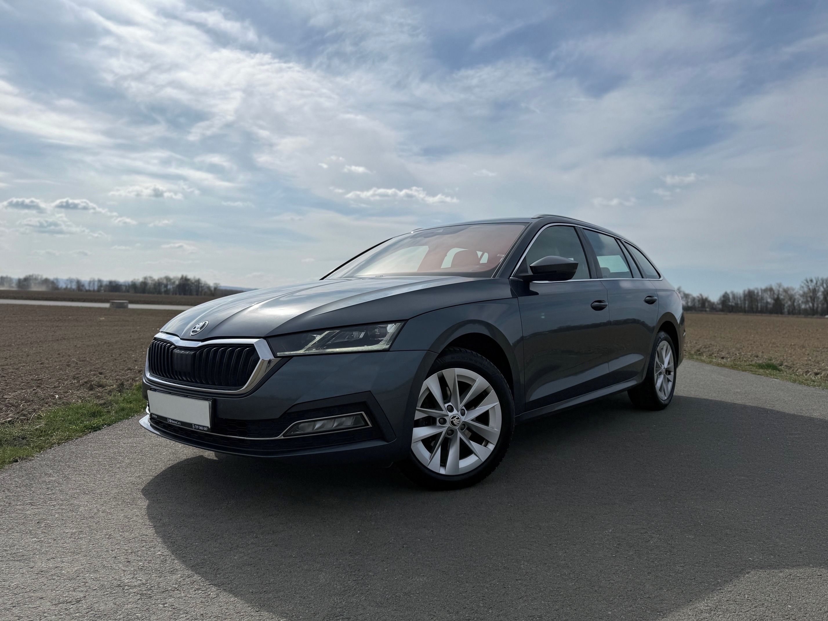 Škoda Octavia, Combi 2.0TDI 110kW DSG STYLE+ - fotka 2
