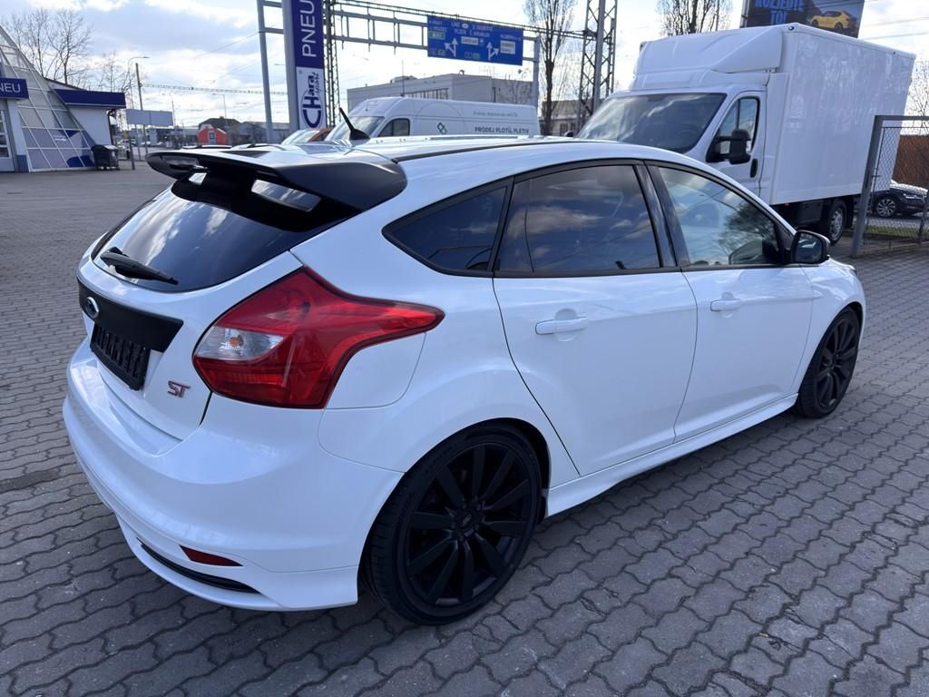 Ford Focus, ST 2.0 EB 184 kW nehavar. - fotka 5