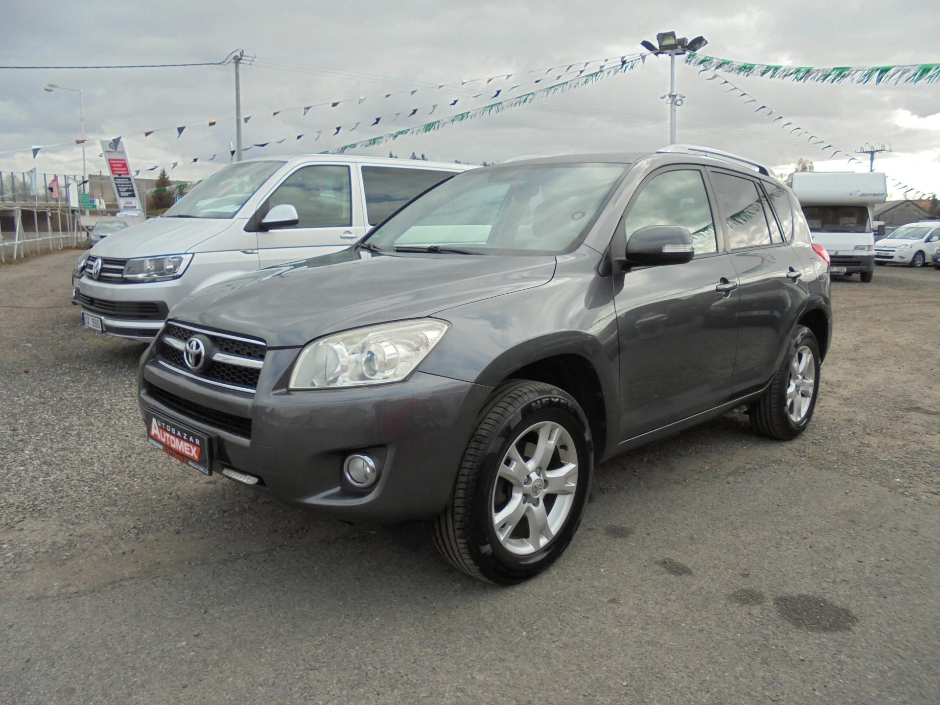Toyota Rav4, 2.2 D-4D- 4x4- DIGIKLIMA- KŮŽE - fotka 3