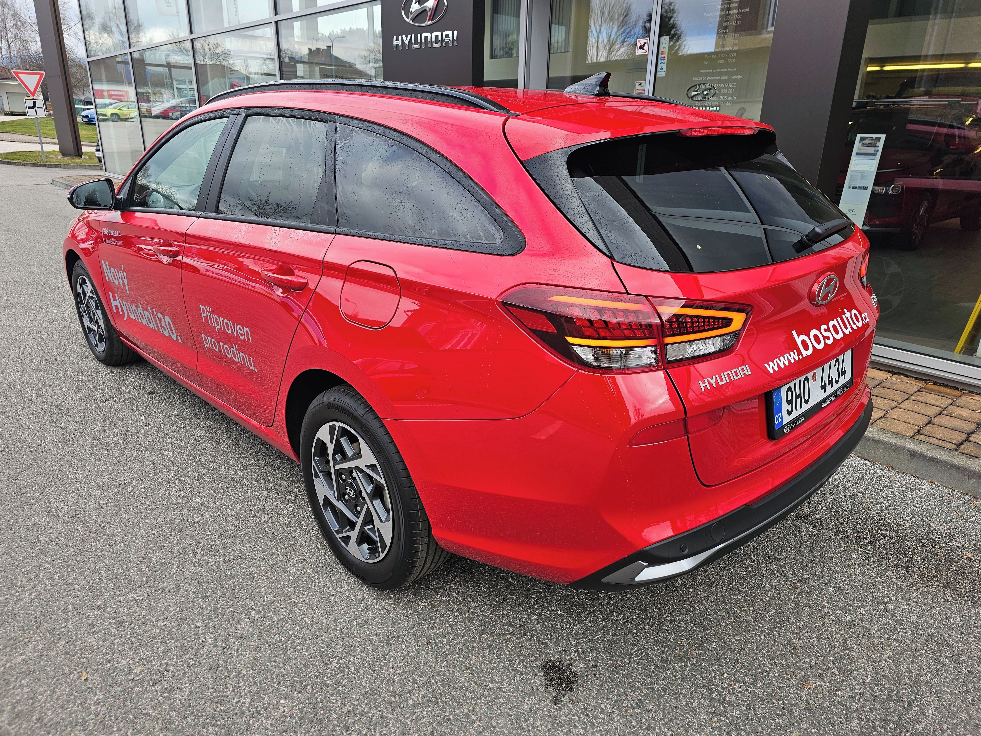 Hyundai i30, WG 1,6 Turbo 7DCT GO Czech! - fotka 3