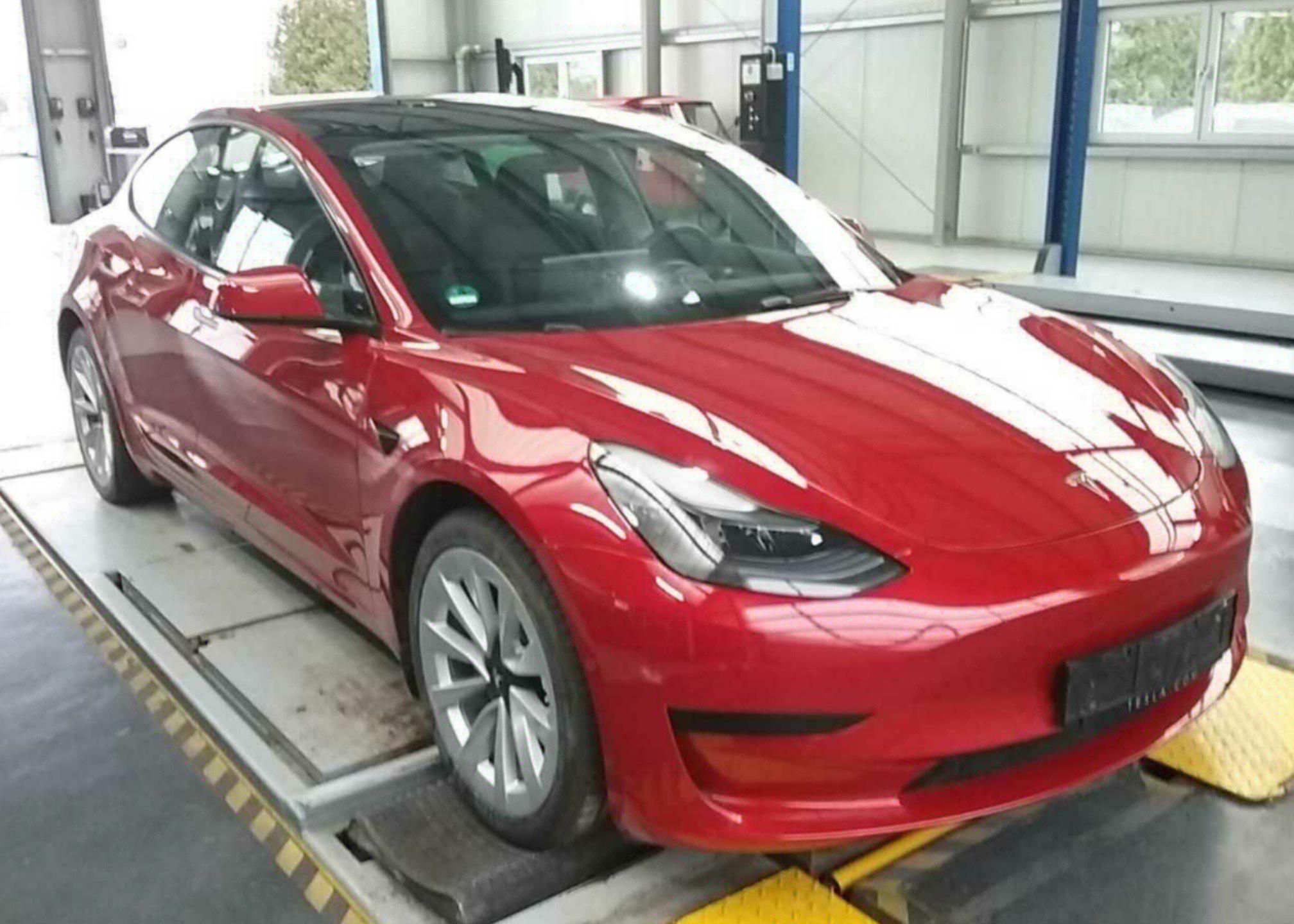 Tesla Model 3, Plus refresh 2021 LFP