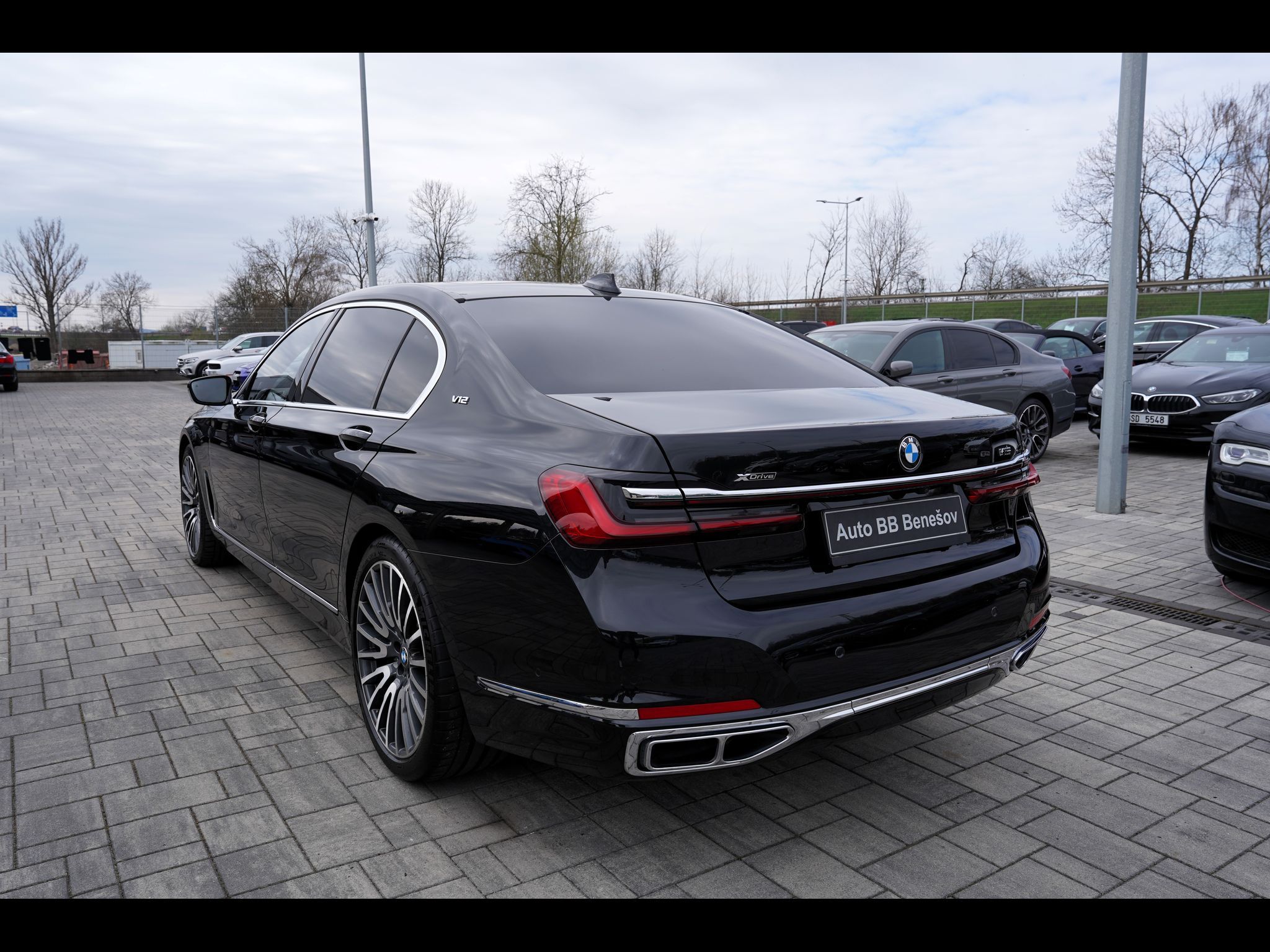 BMW Řada 7, M760Li xDrive/6.6i/V12/590PS - fotka 4