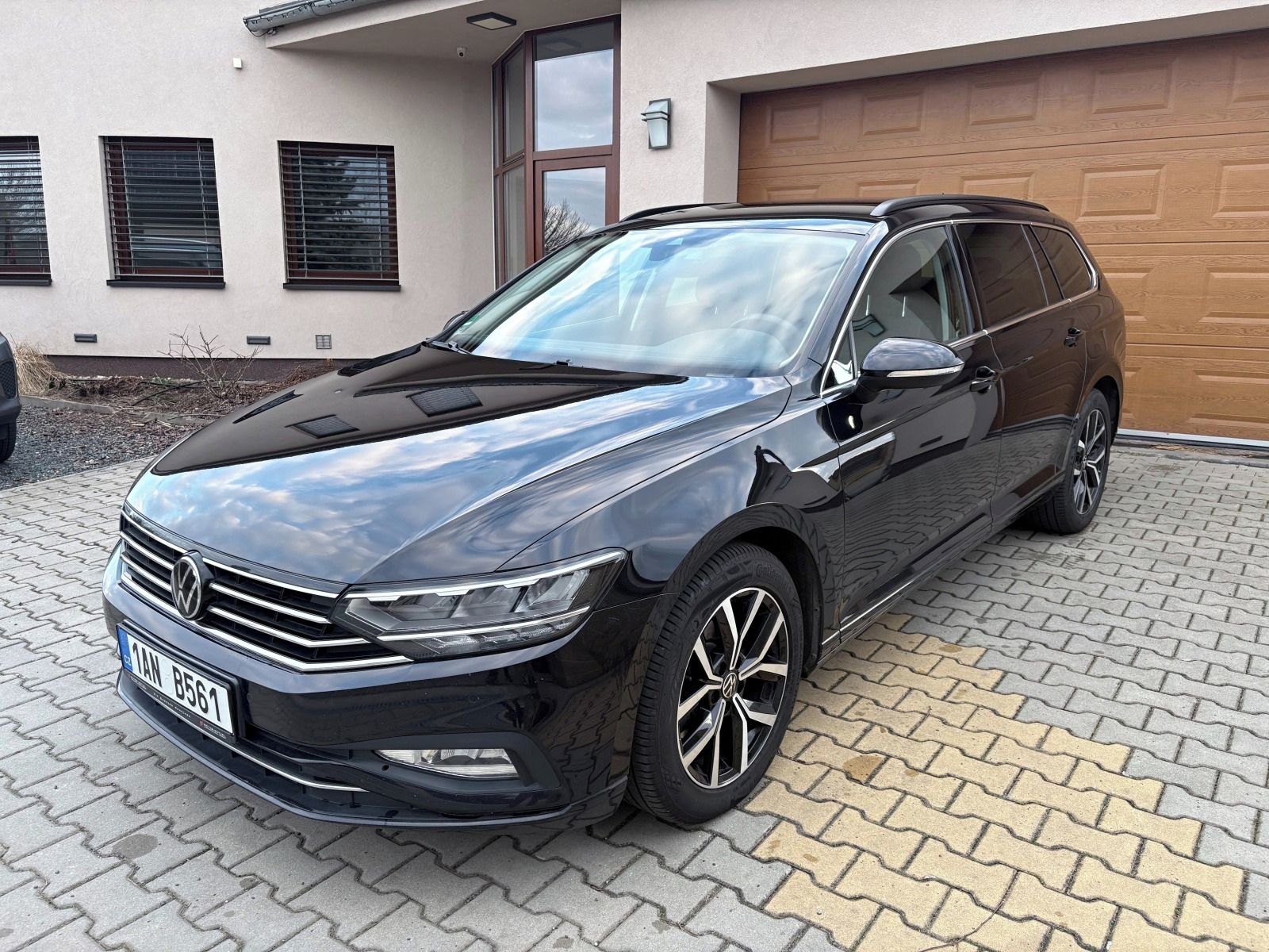 Volkswagen Passat, 2.0TDi 110kW Business ACC DSG - fotka 2
