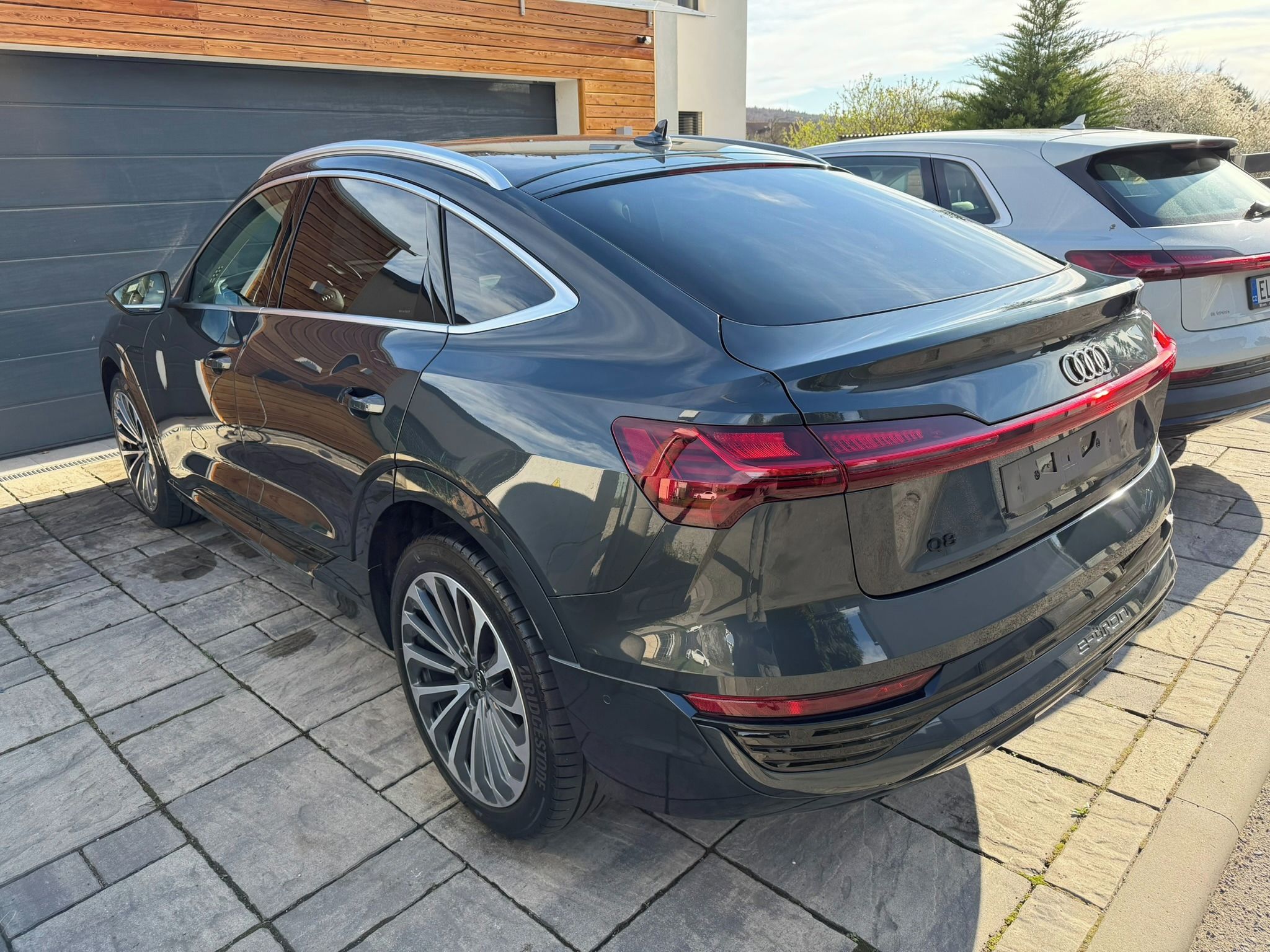 Audi Q8 e-tron, Sportback 55 Full výbava 22kW - fotka 3