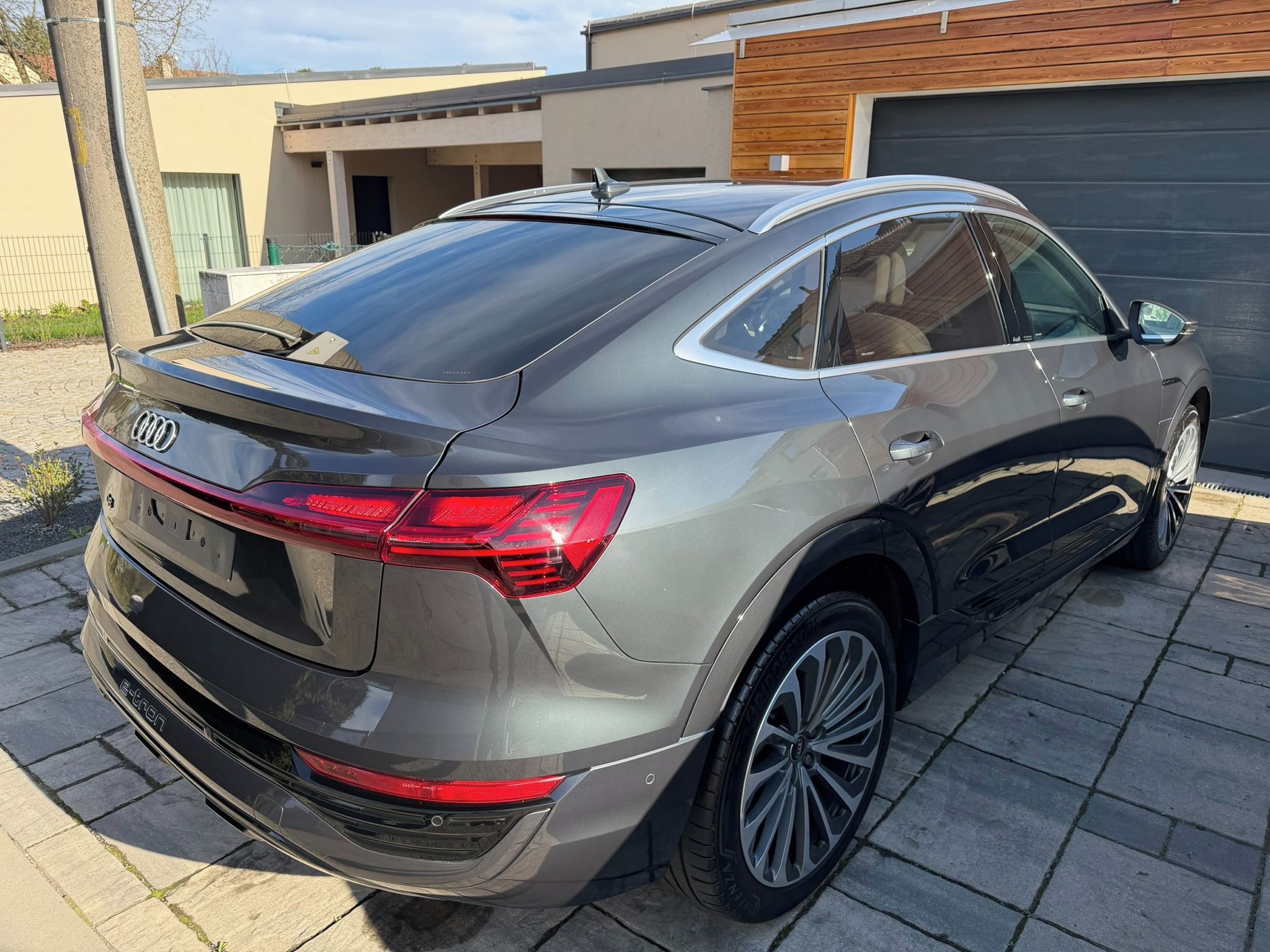 Audi Q8 e-tron, Sportback 55 Full výbava 22kW - fotka 4