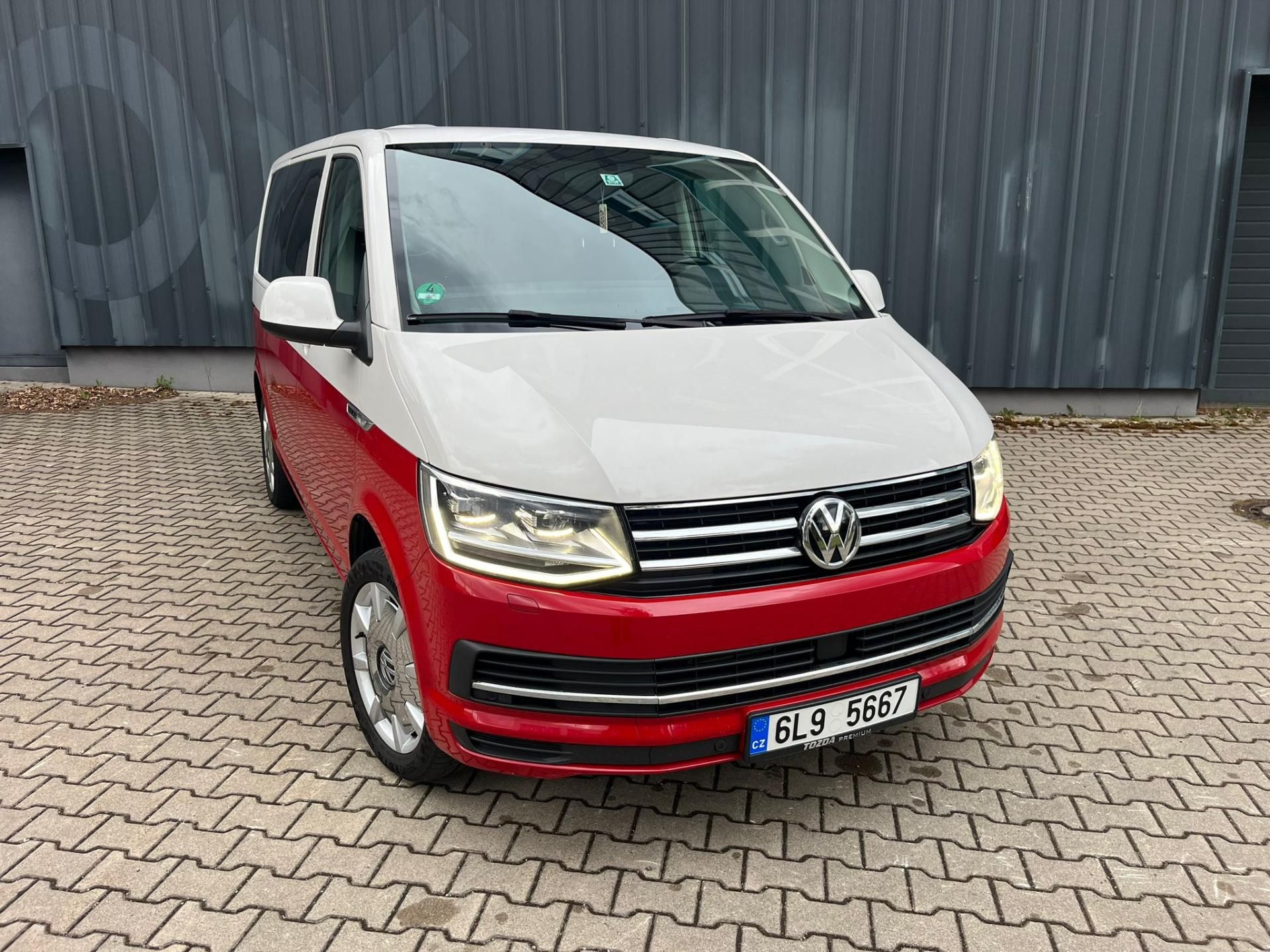 Volkswagen Multivan, BULLI 110kW DSG 1.majitel - fotka 5