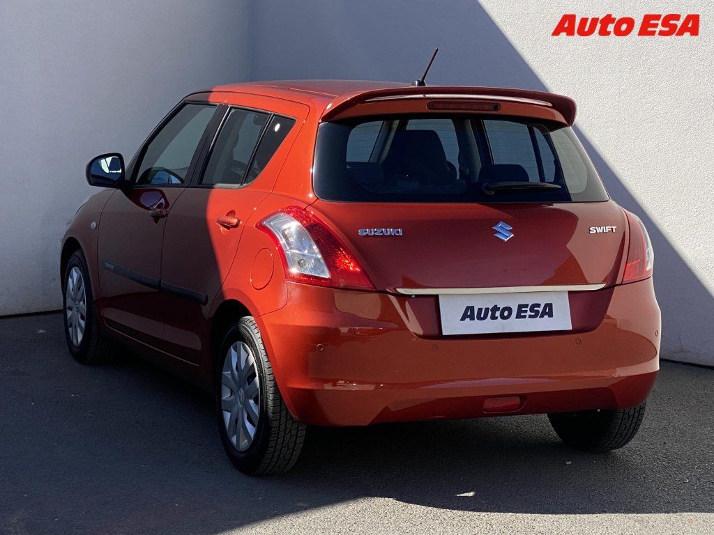 Suzuki Swift, 1.2i,AC,park.asist - fotka 6