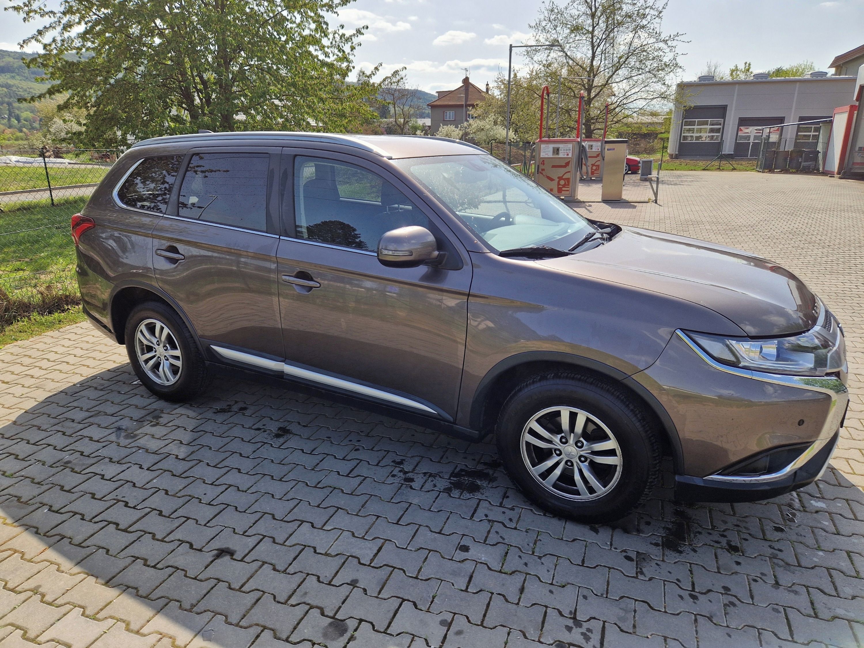 Mitsubishi Outlander, 2.0 benzin, automat, 1 vl. - fotka 2