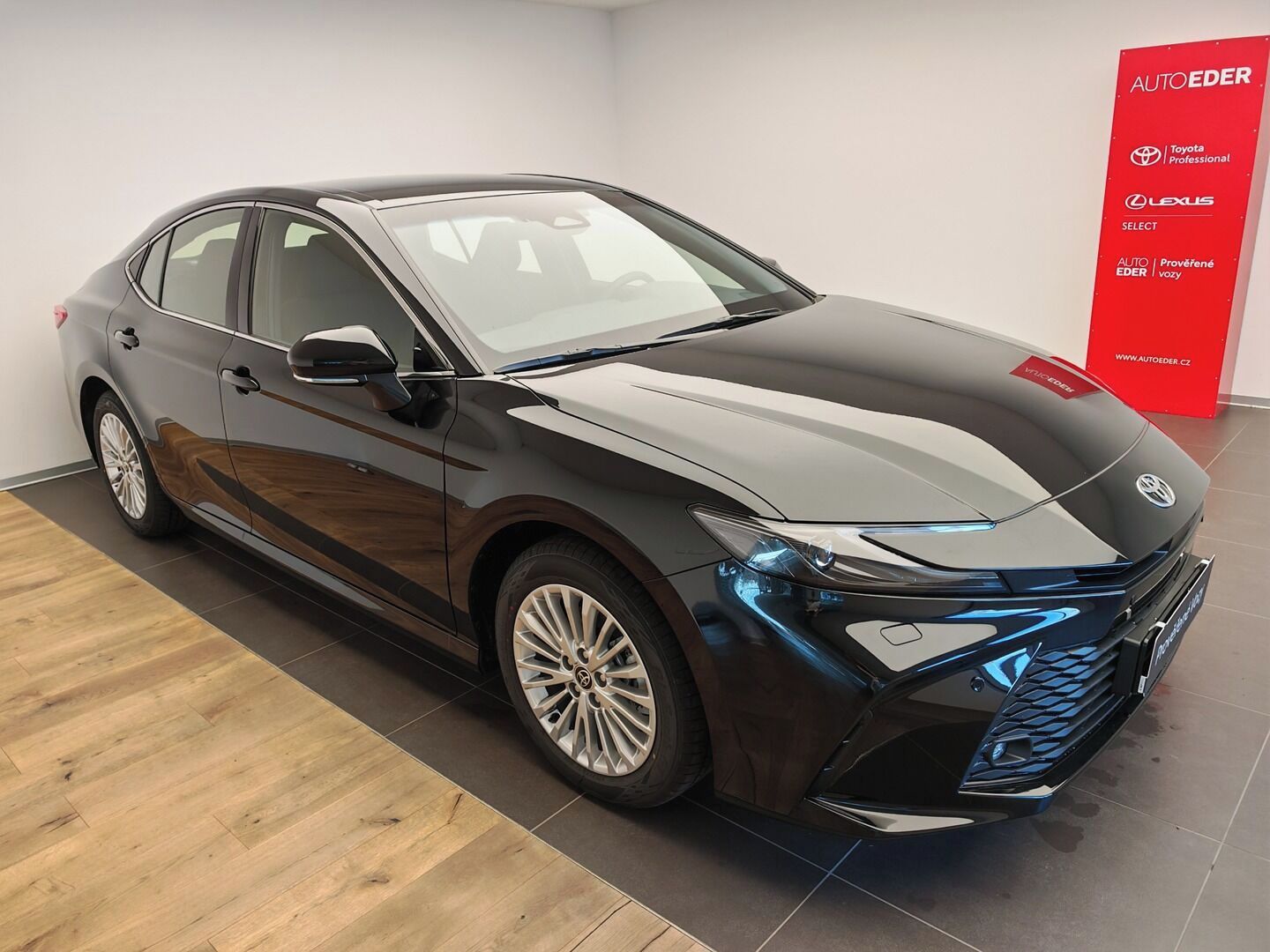 Toyota Camry, 2,5 Hybrid CVT Comfort - fotka 3