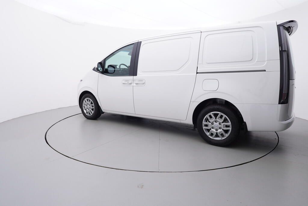 Hyundai Staria, 2.2 CR 130 kW - fotka 3