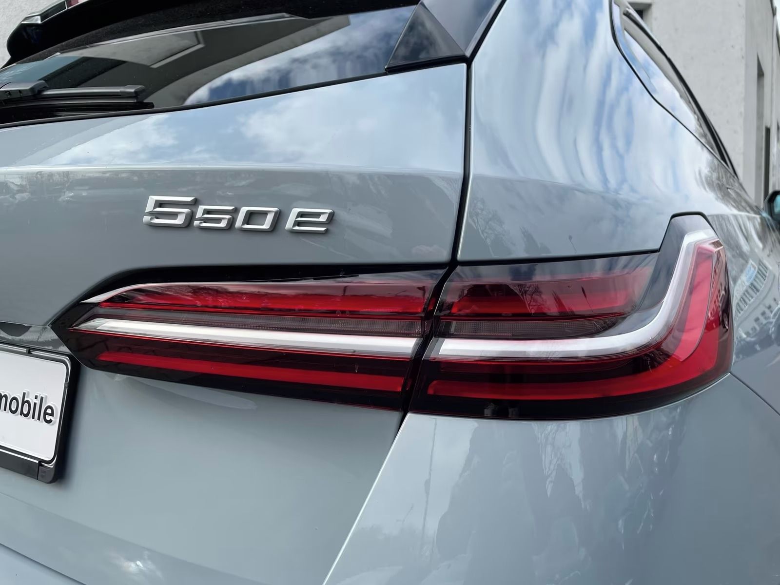 BMW Řada 5, 550e xDrive Tour M Sport || Pa - fotka 4